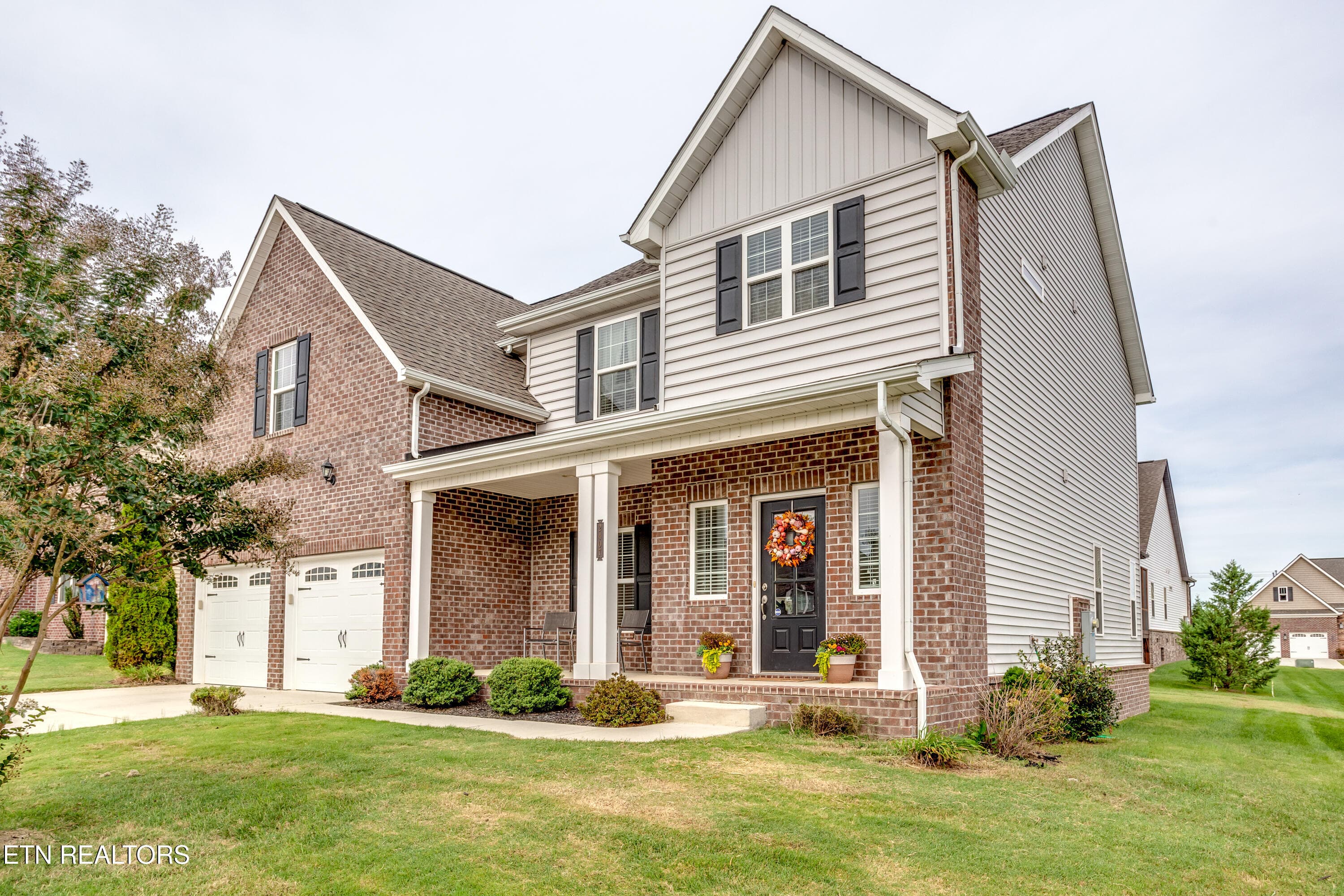2 Front - 2407 Drake St, Maryville, TN 37801, Maryville