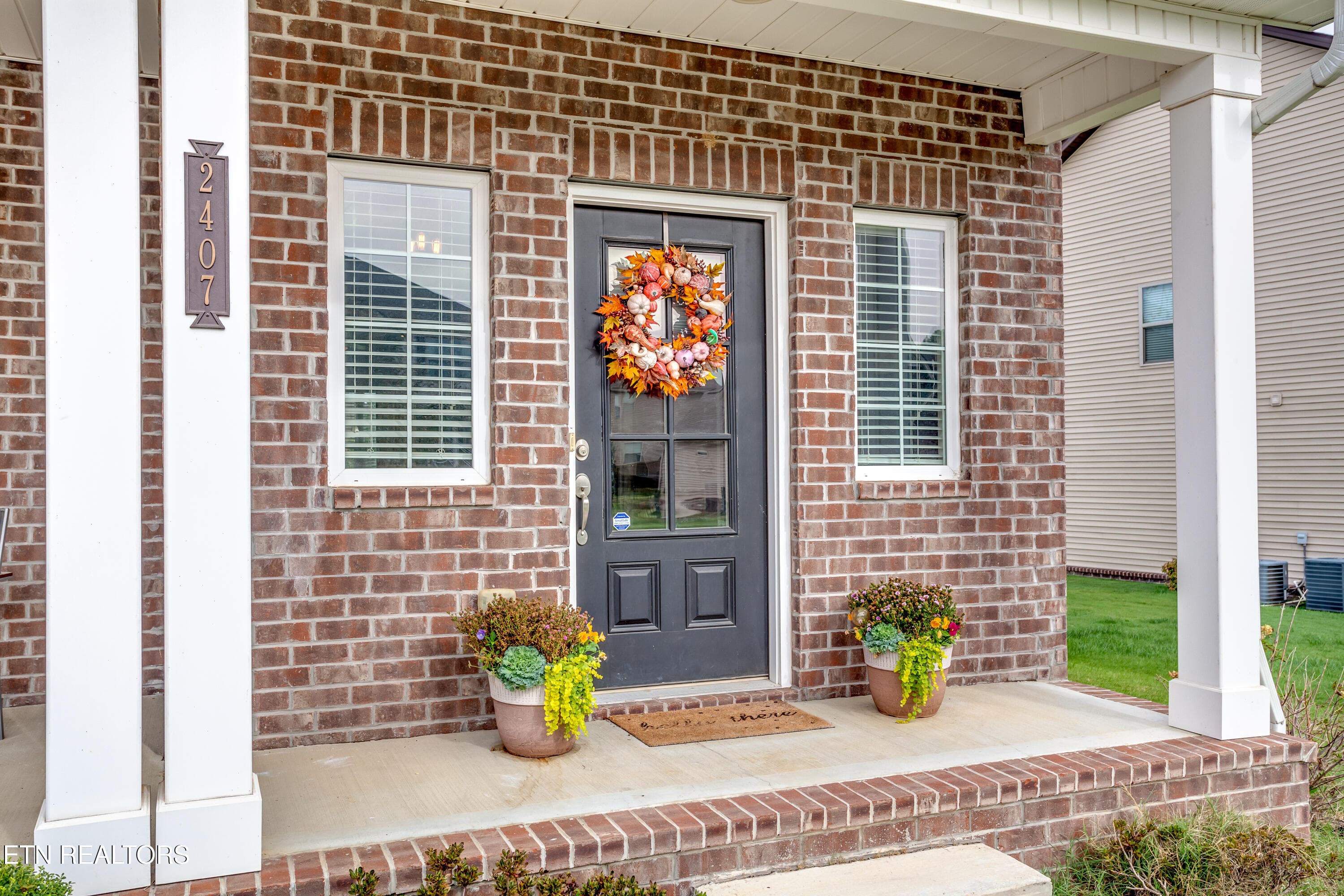 7 Front Porch - 2407 Drake St, Maryville, TN 37801, Maryville