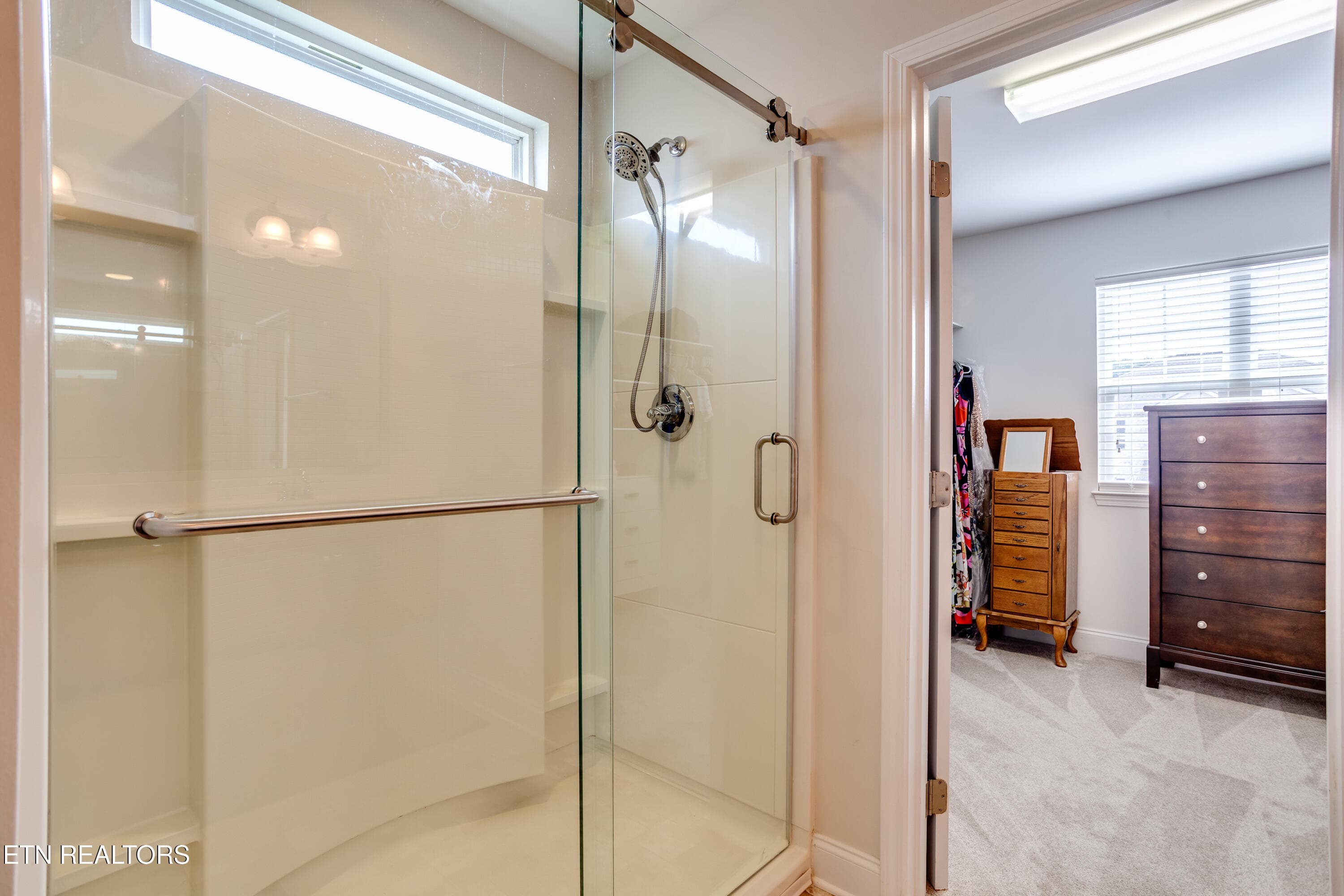 33 Primary Bath - 2407 Drake St, Maryville, TN 37801, Maryville