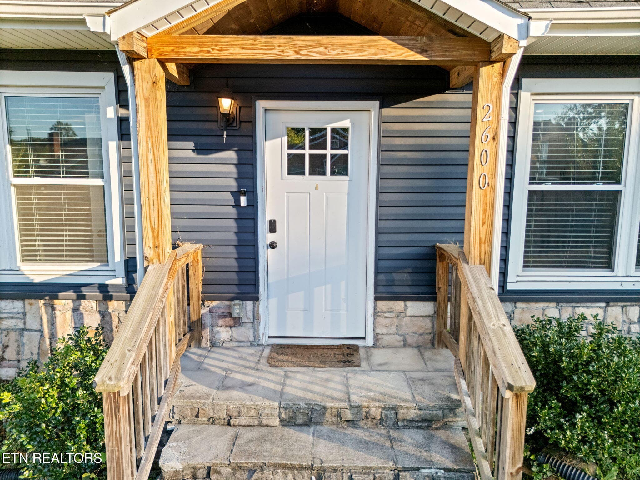 Front porch - 2600 Parkview Ave, Knoxville, TN 37914, Knoxville
