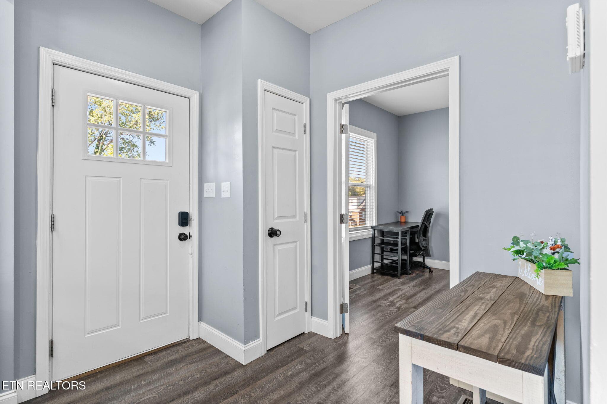 entry from front - 2600 Parkview Ave, Knoxville, TN 37914, Knoxville