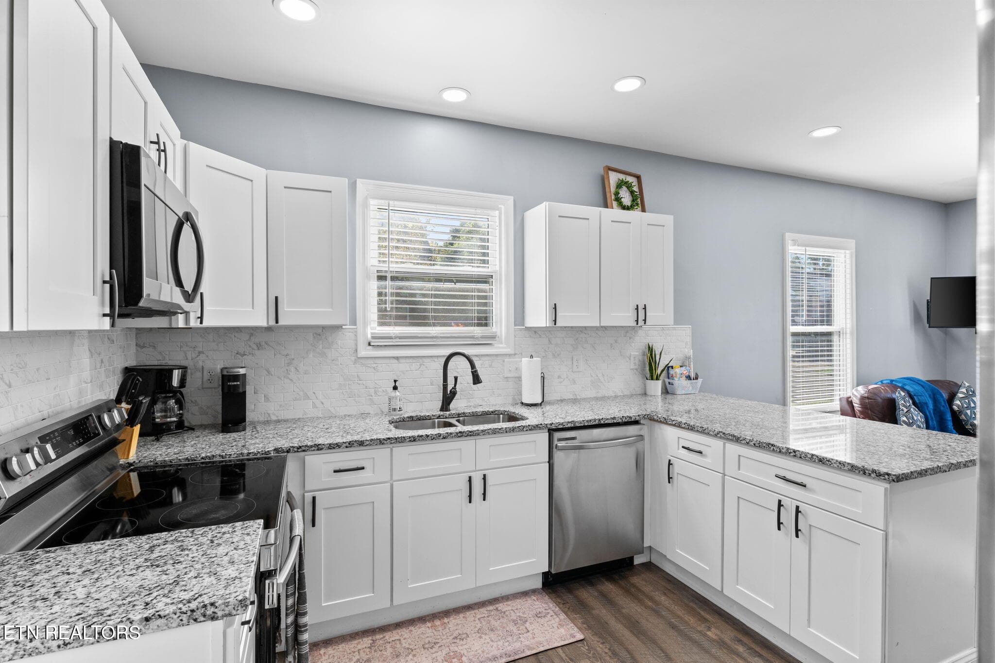 Stainless appliances - 2600 Parkview Ave, Knoxville, TN 37914, Knoxville