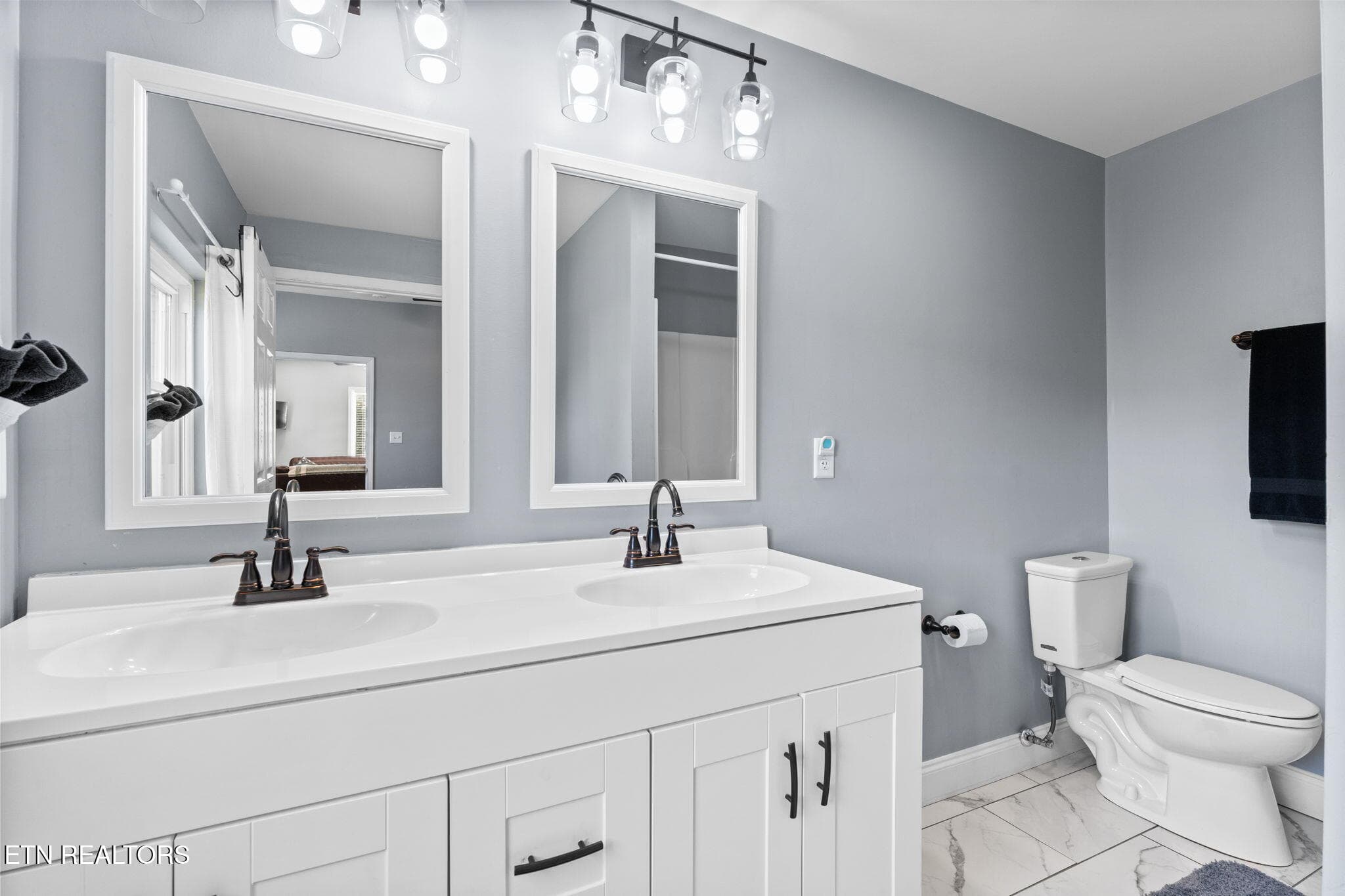 Full Bath - 2600 Parkview Ave, Knoxville, TN 37914, Knoxville