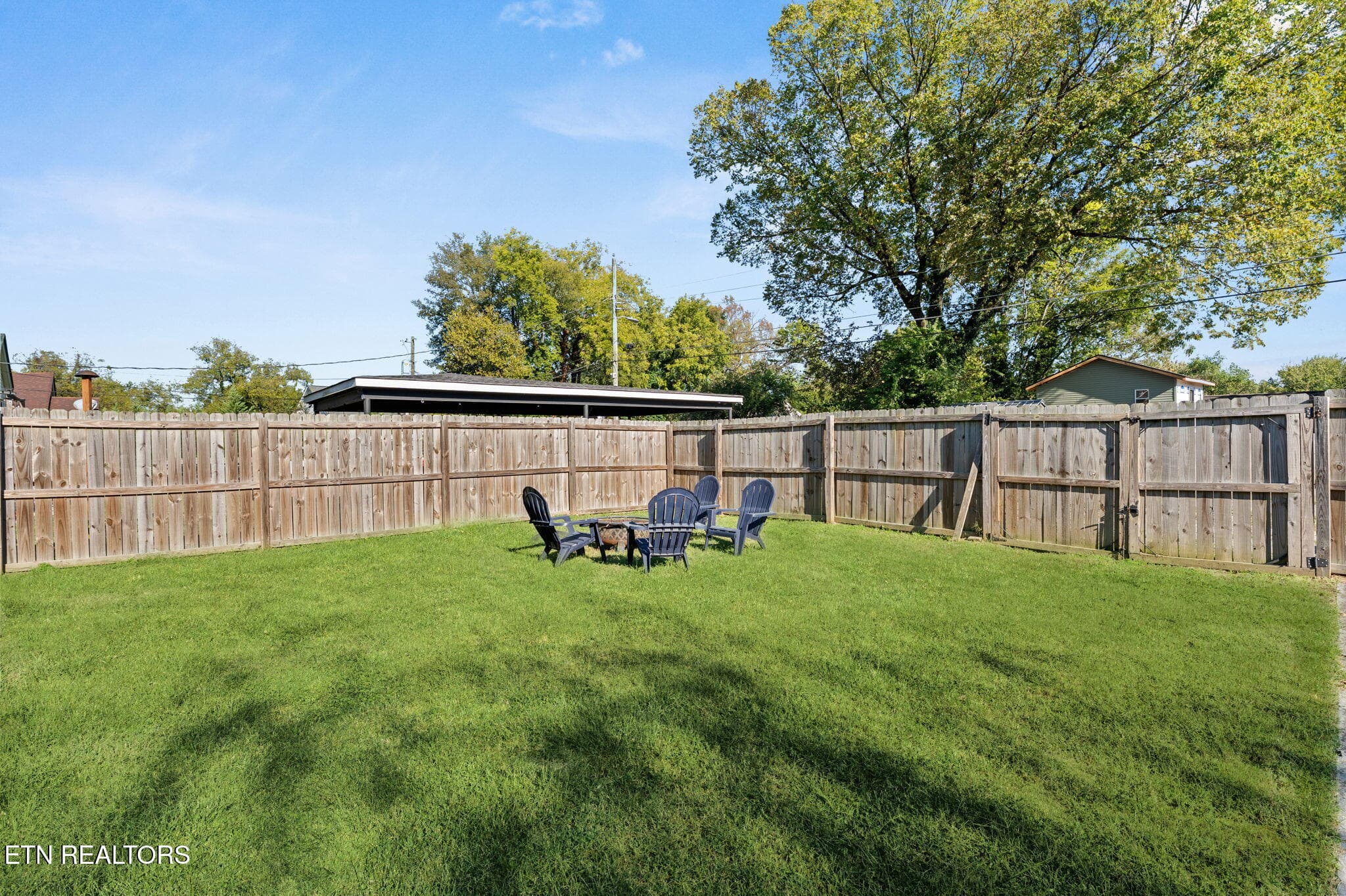 firepit area - 2600 Parkview Ave, Knoxville, TN 37914, Knoxville