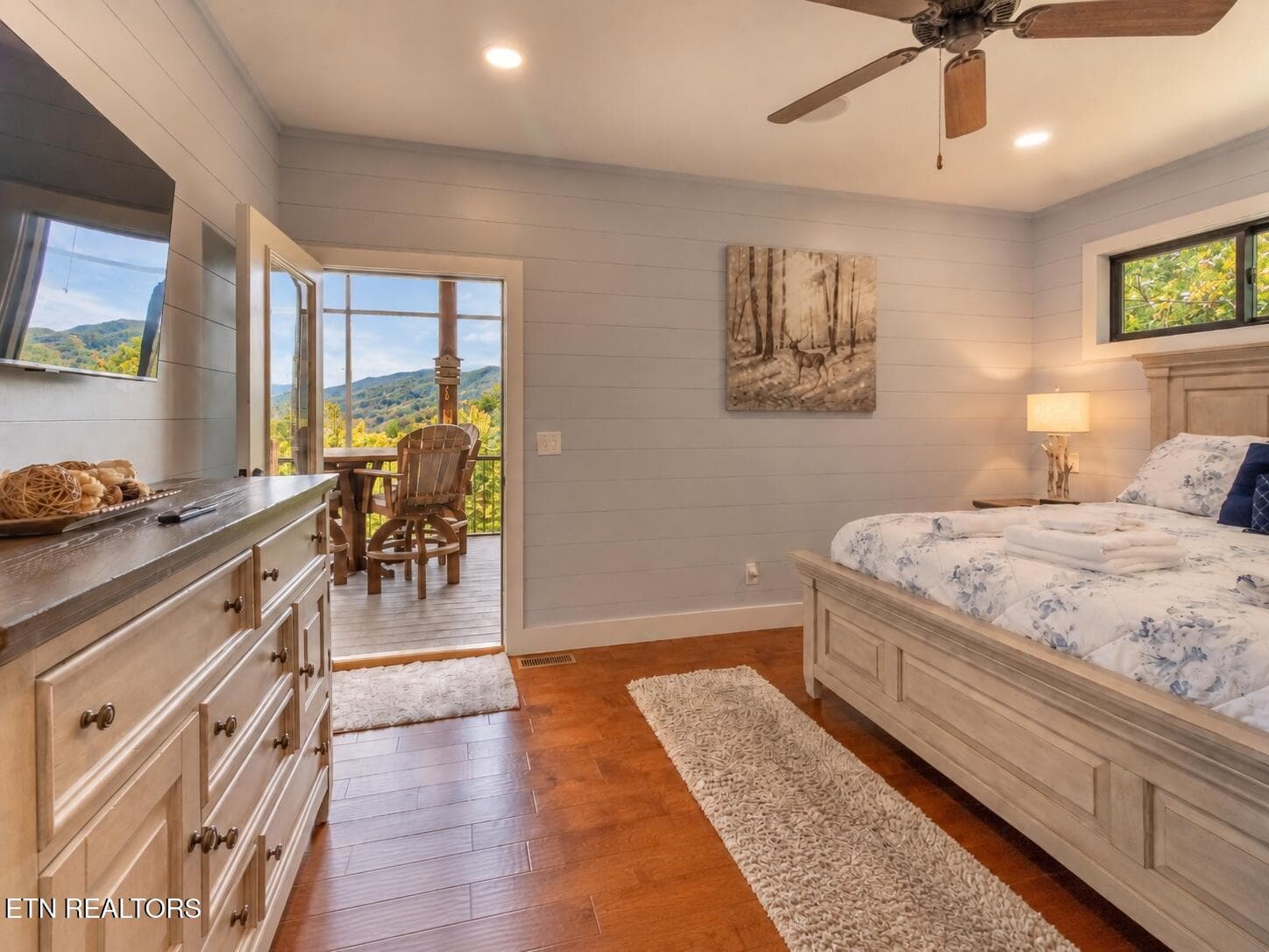 15_wide_interior_view_of_a_cozy_modern_r - 4973 Long Rifle Rd, Walland, TN 37886, Walland