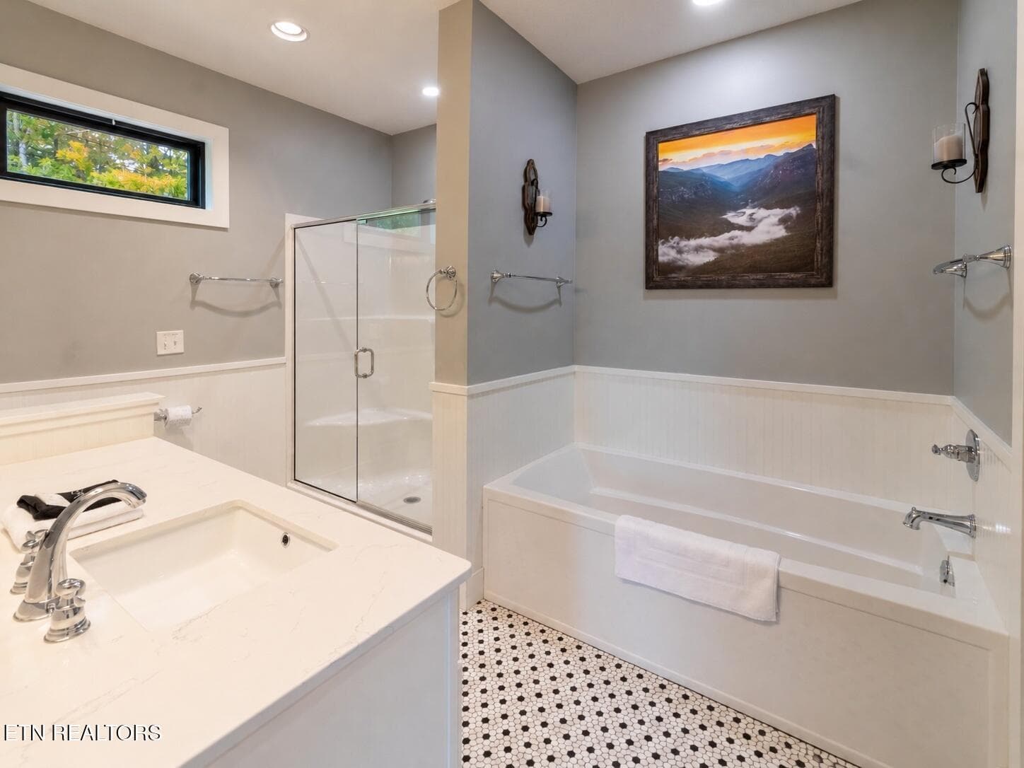 18_wide_angle_interior_photo_of_a_modern - 4973 Long Rifle Rd, Walland, TN 37886, Walland