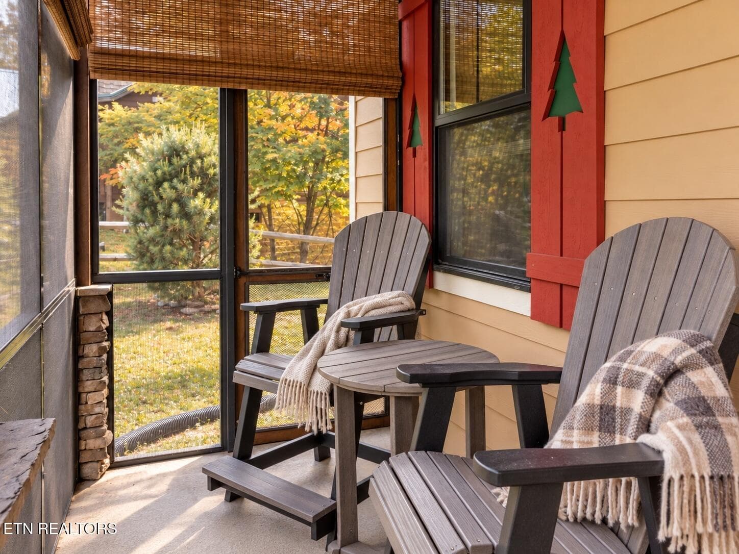 33_cozy_screened_porch_enclosed_patio_sc - 4973 Long Rifle Rd, Walland, TN 37886, Walland