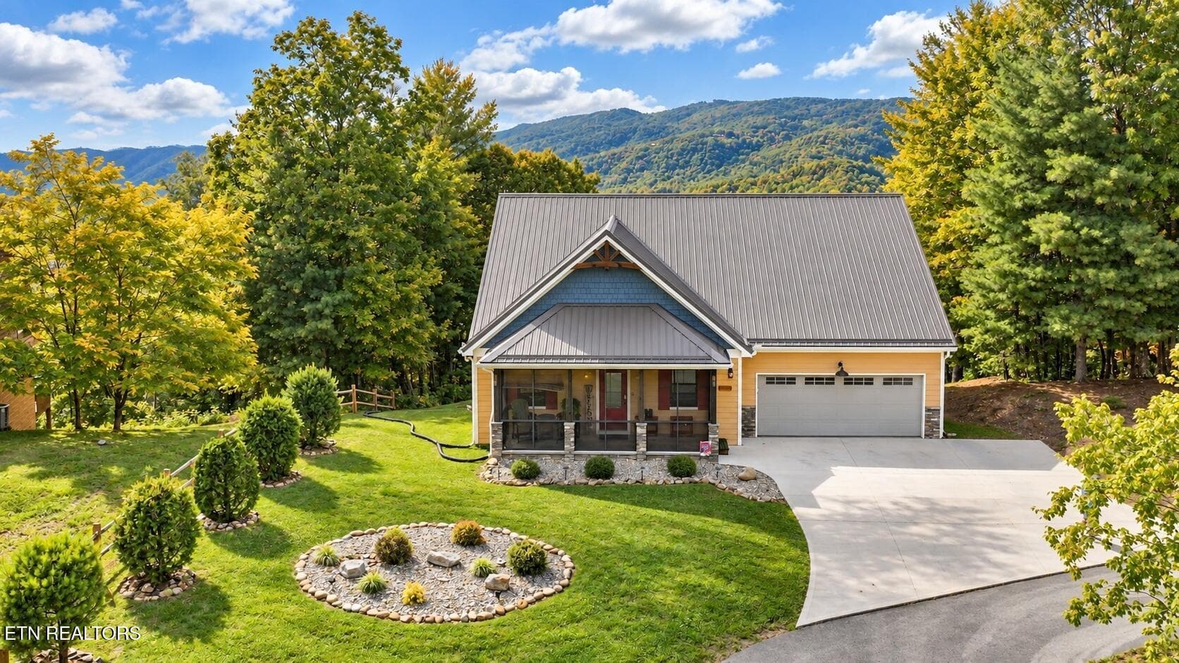 Fall main - 4973 Long Rifle Rd, Walland, TN 37886, Walland