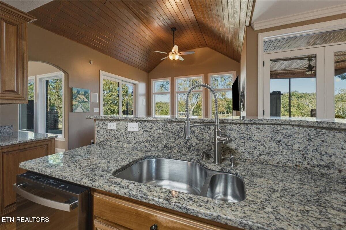 15-Kitchen - 725 Riverchase Rd, Lenoir City, TN 37772