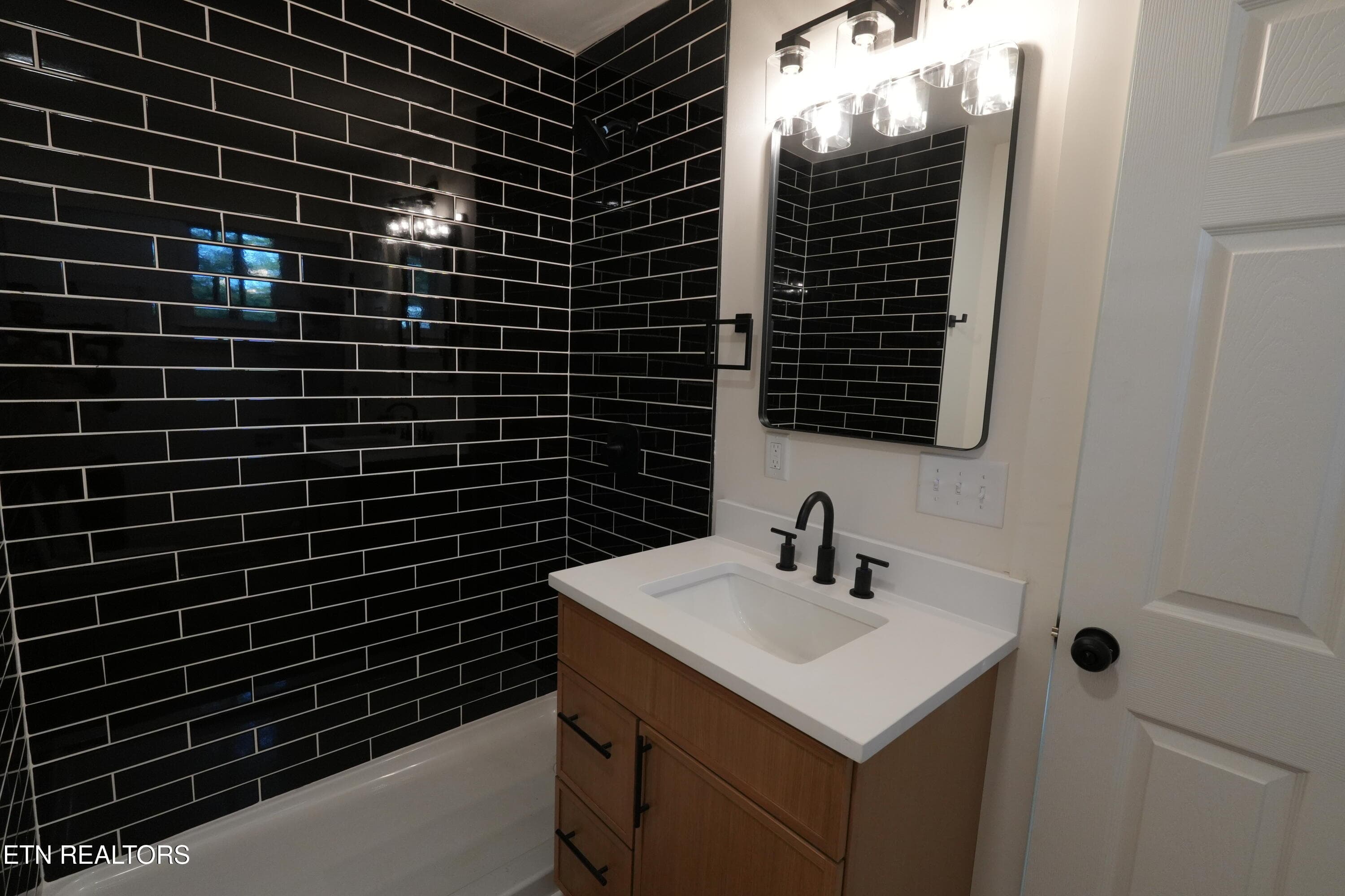Bathroom (2) - 2728 Arbor Place, Knoxville, TN 37917, Knoxville