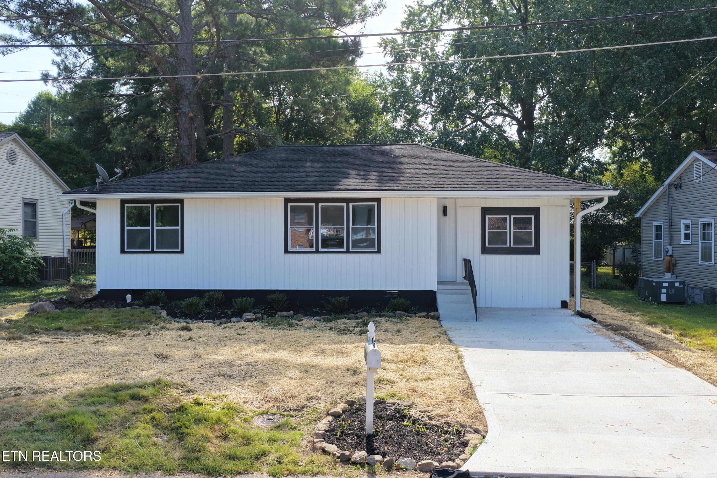 Front of House - 2728 Arbor Place, Knoxville, TN 37917, Knoxville