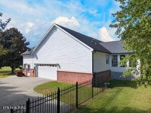 Garage - 1957 Lakebrook Circle, Dandridge, TN 37725, Dandridge