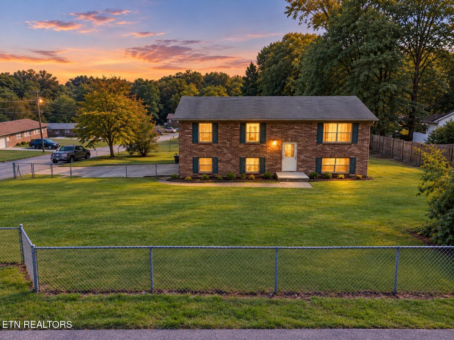 5208 NW BERBERA Drive, Knoxville, TN 37921