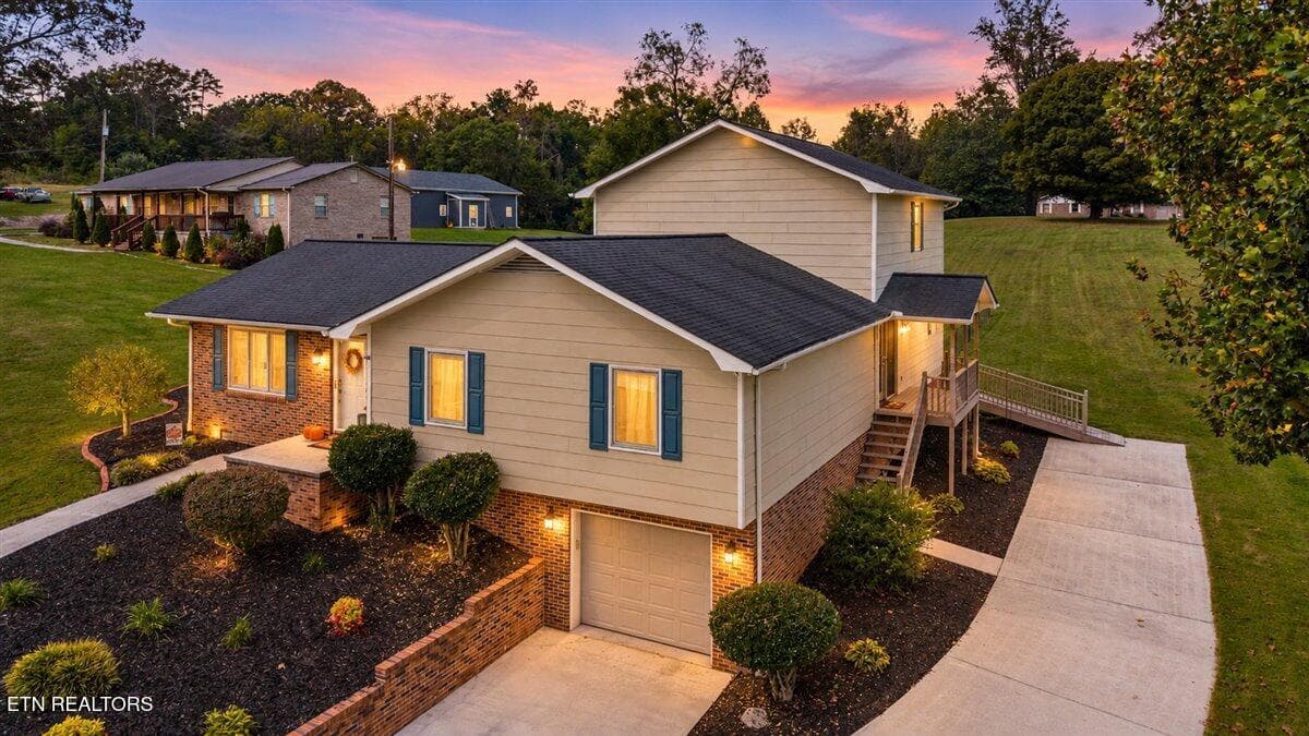 345 McKinney Rd, LaFollette, TN 37766