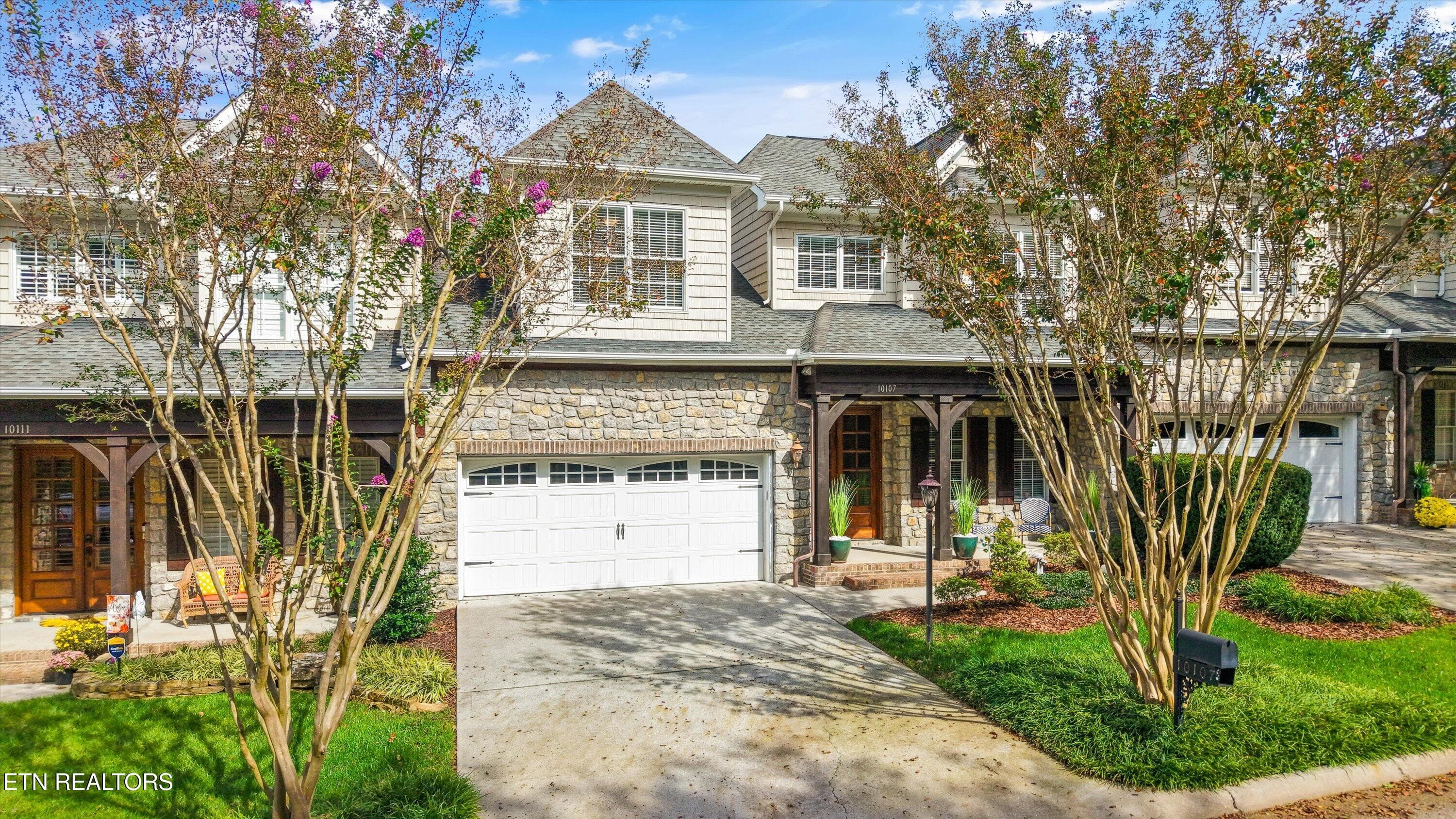 Approx 3,941 sq ft, plenty to explore - 10107 Autumn Valley Lane, Knoxville, TN 37922, Knoxville