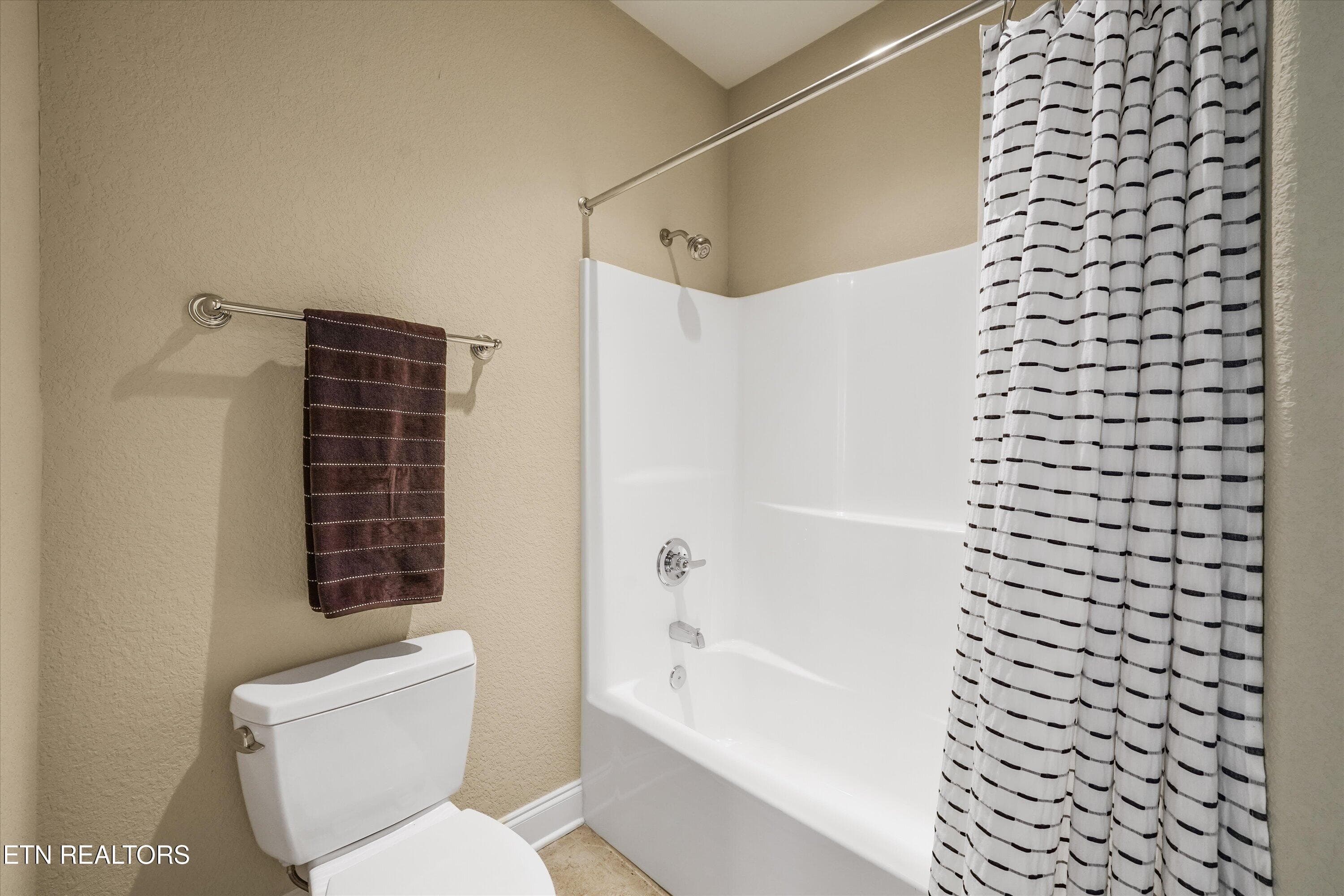 Separate Commode & Shower - 10107 Autumn Valley Lane, Knoxville, TN 37922, Knoxville