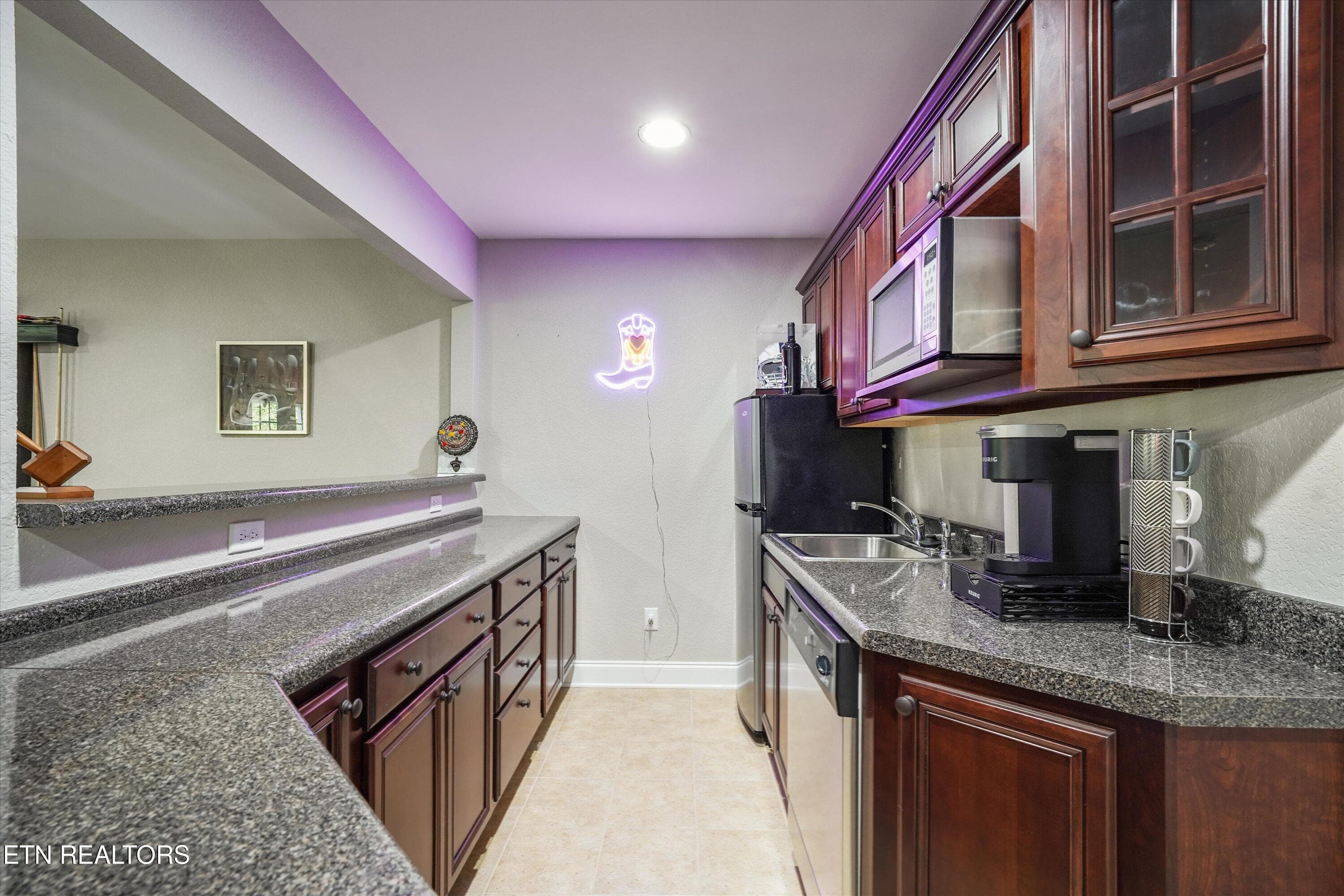 Kitchenette Perfect for Entertaining - 10107 Autumn Valley Lane, Knoxville, TN 37922, Knoxville