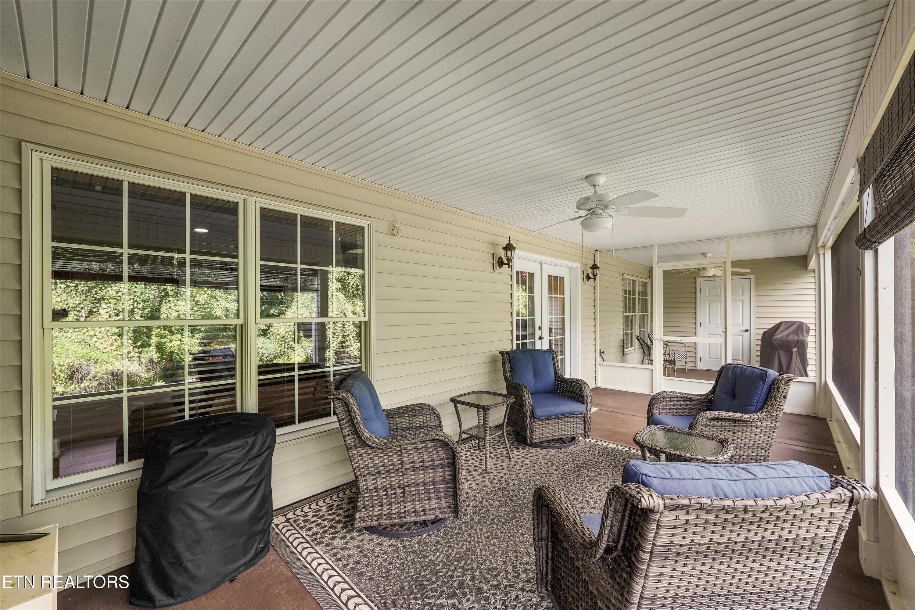 Great Grilling and Gathering Space - 10107 Autumn Valley Lane, Knoxville, TN 37922, Knoxville