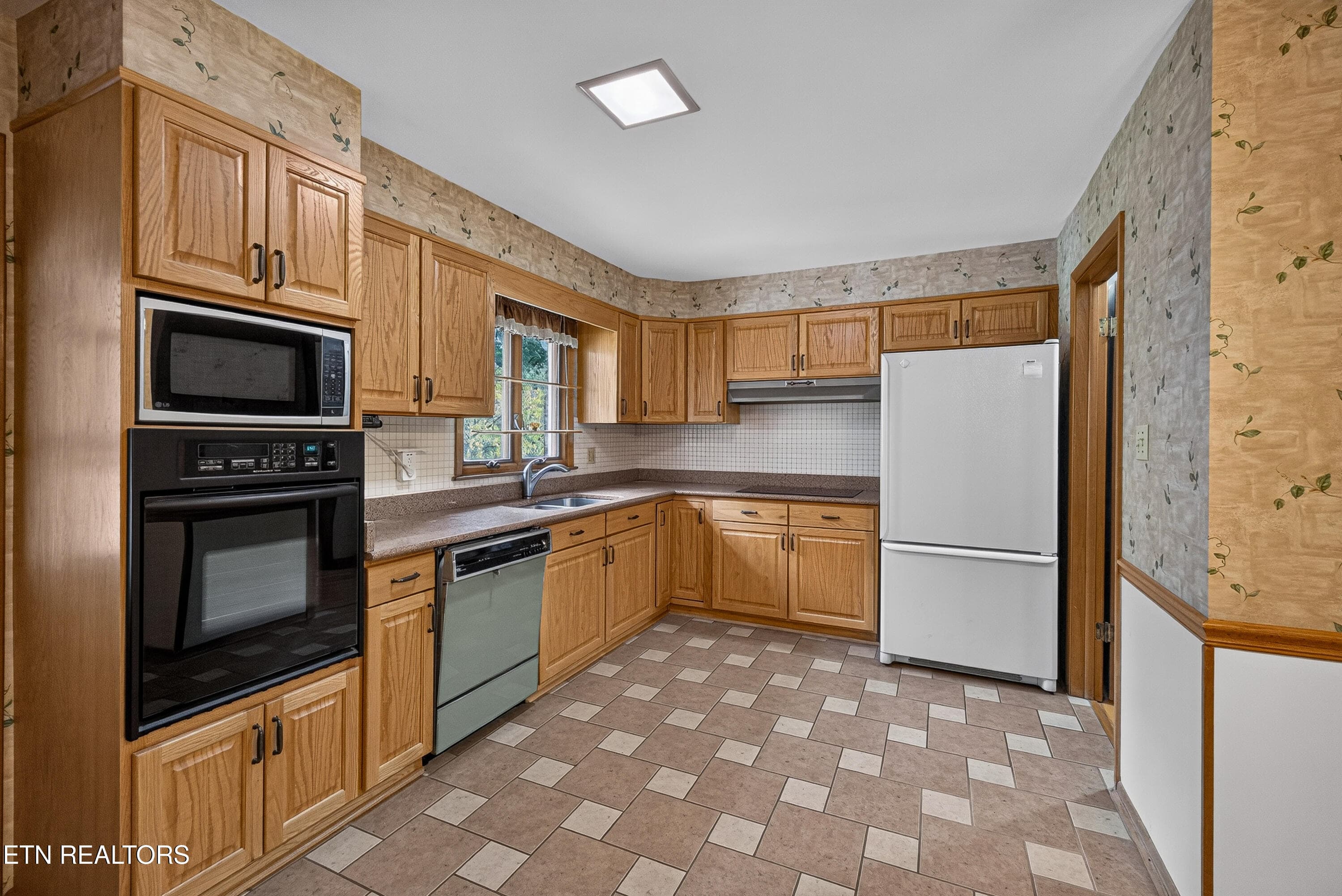 L40A6848 - 920 Marlboro Rd, Knoxville, TN 37909, Knoxville