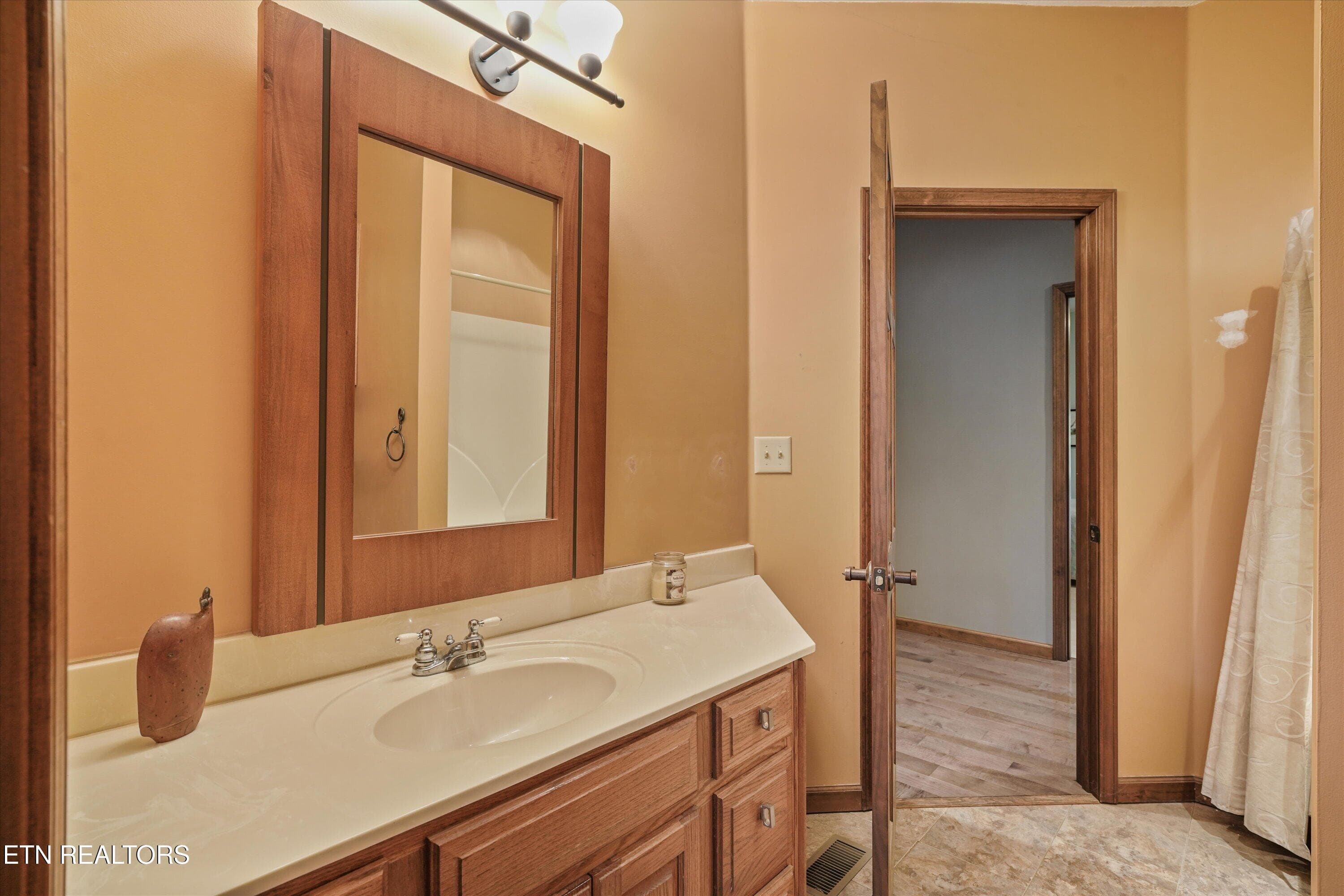 Bathroom 1 - 112 County Road 545, Englewood, TN 37329, Englewood