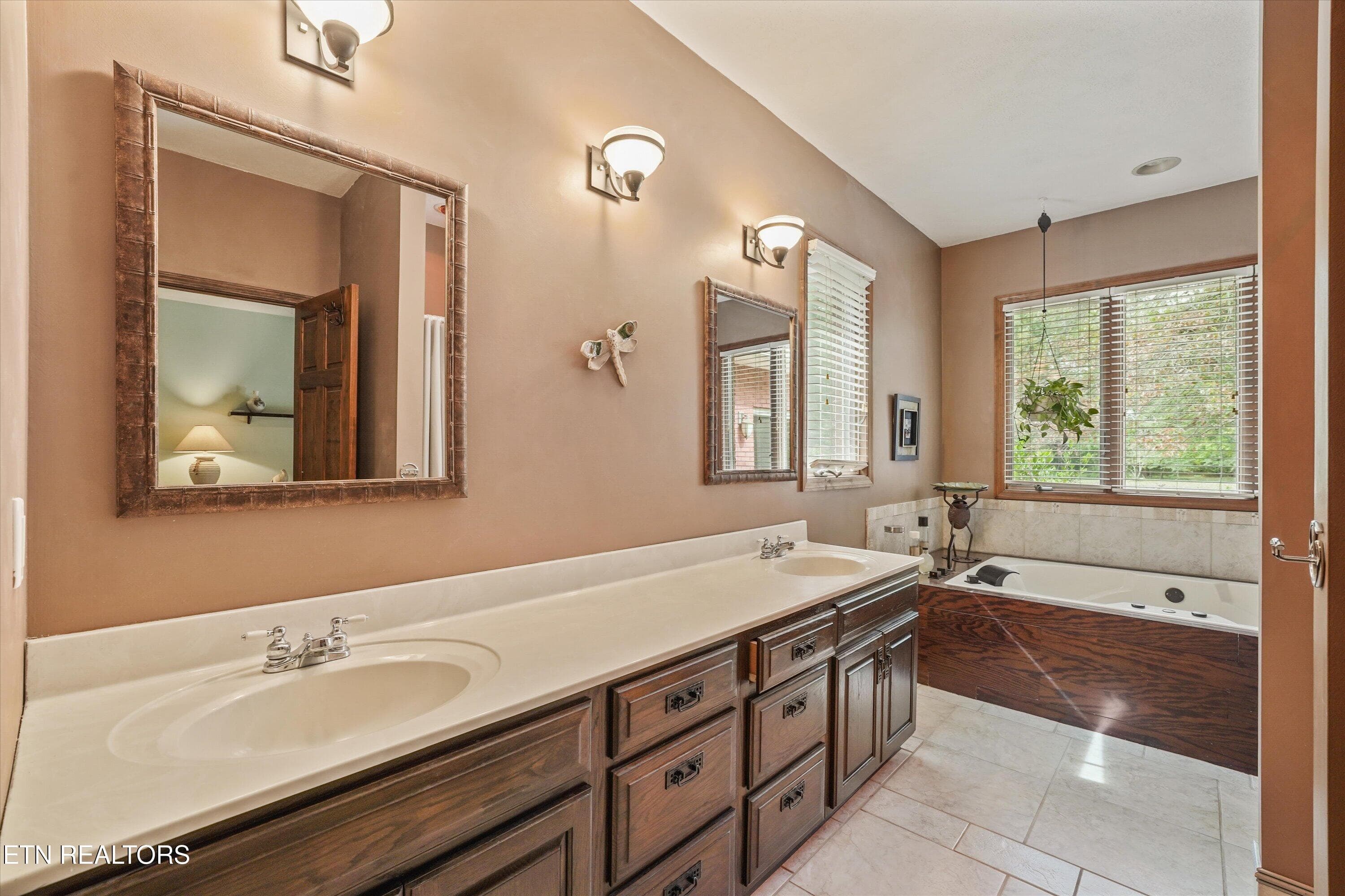 Primary Bathroom - 112 County Road 545, Englewood, TN 37329, Englewood