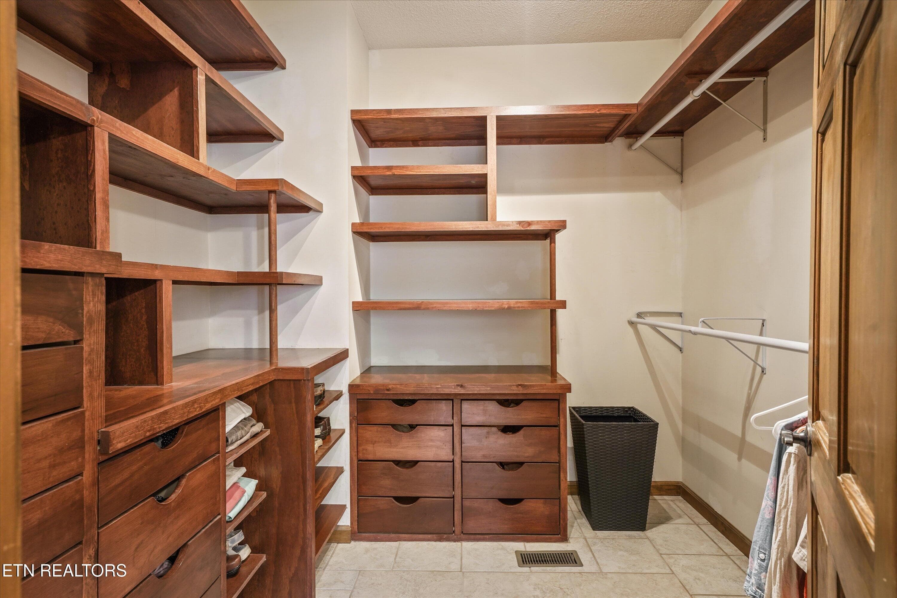 Primary Closet - 112 County Road 545, Englewood, TN 37329, Englewood