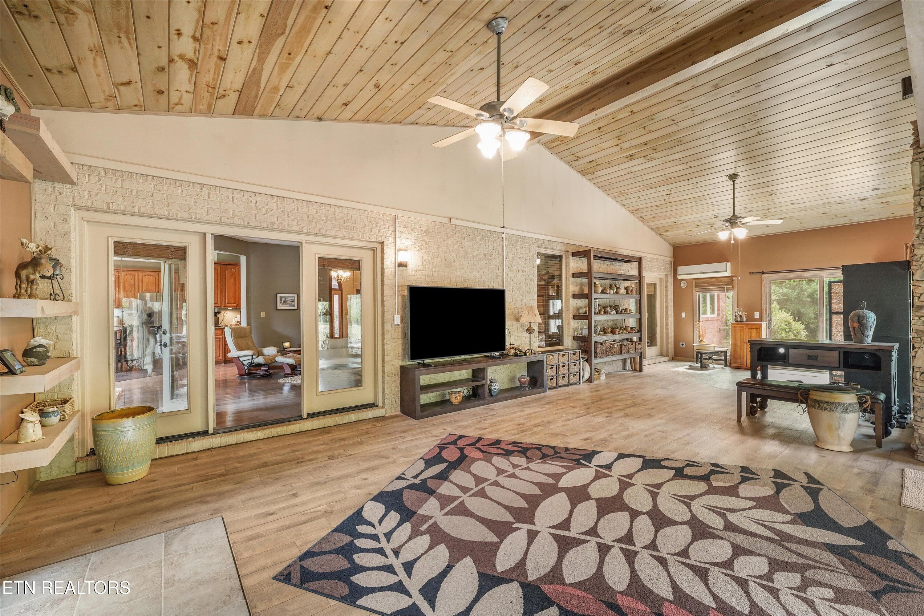 Sunroom - 112 County Road 545, Englewood, TN 37329, Englewood