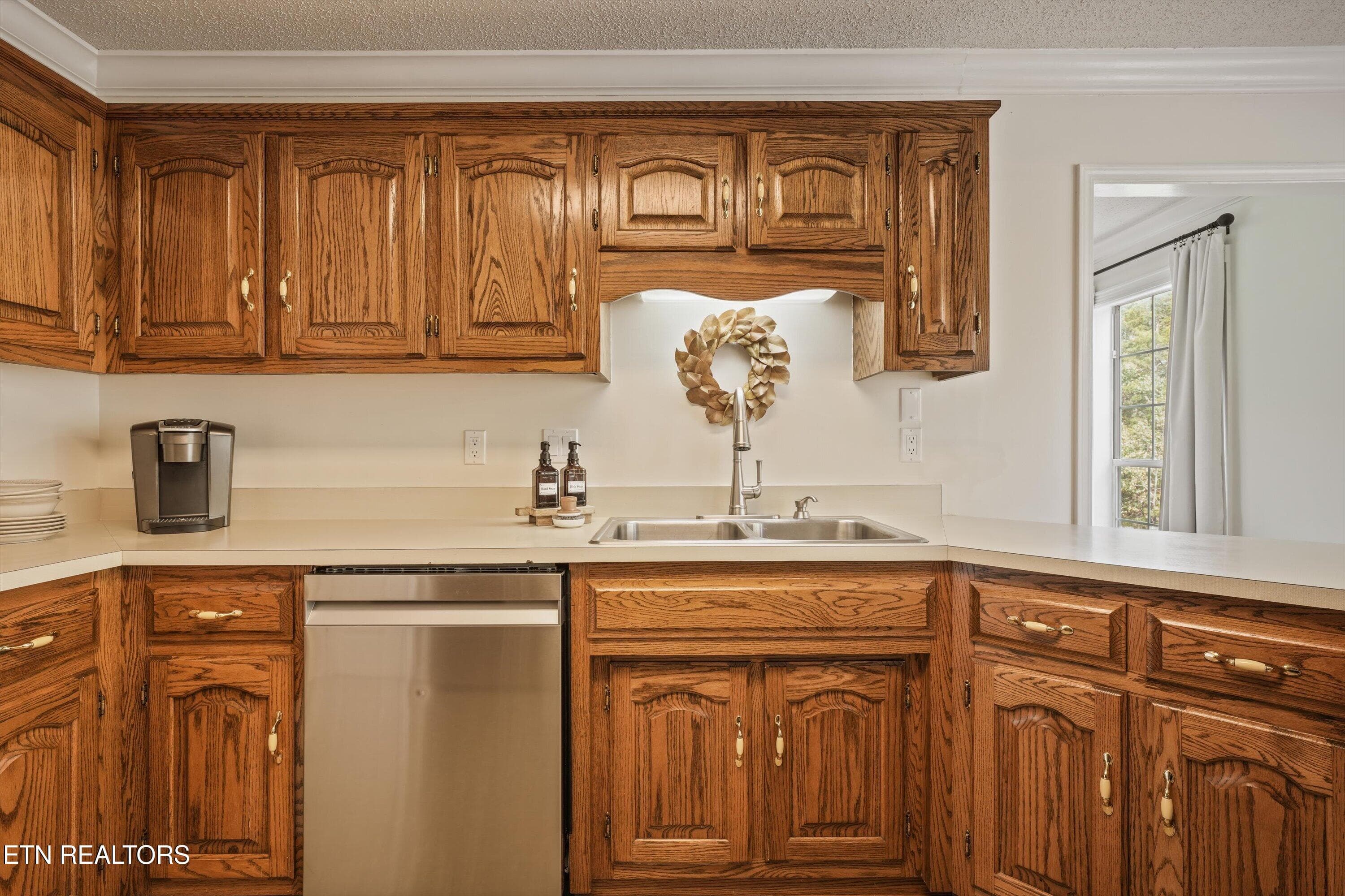 105 Ostenbarker - Cabinets - 105 Ostenbarker St, Maryville, TN 37804, Maryville