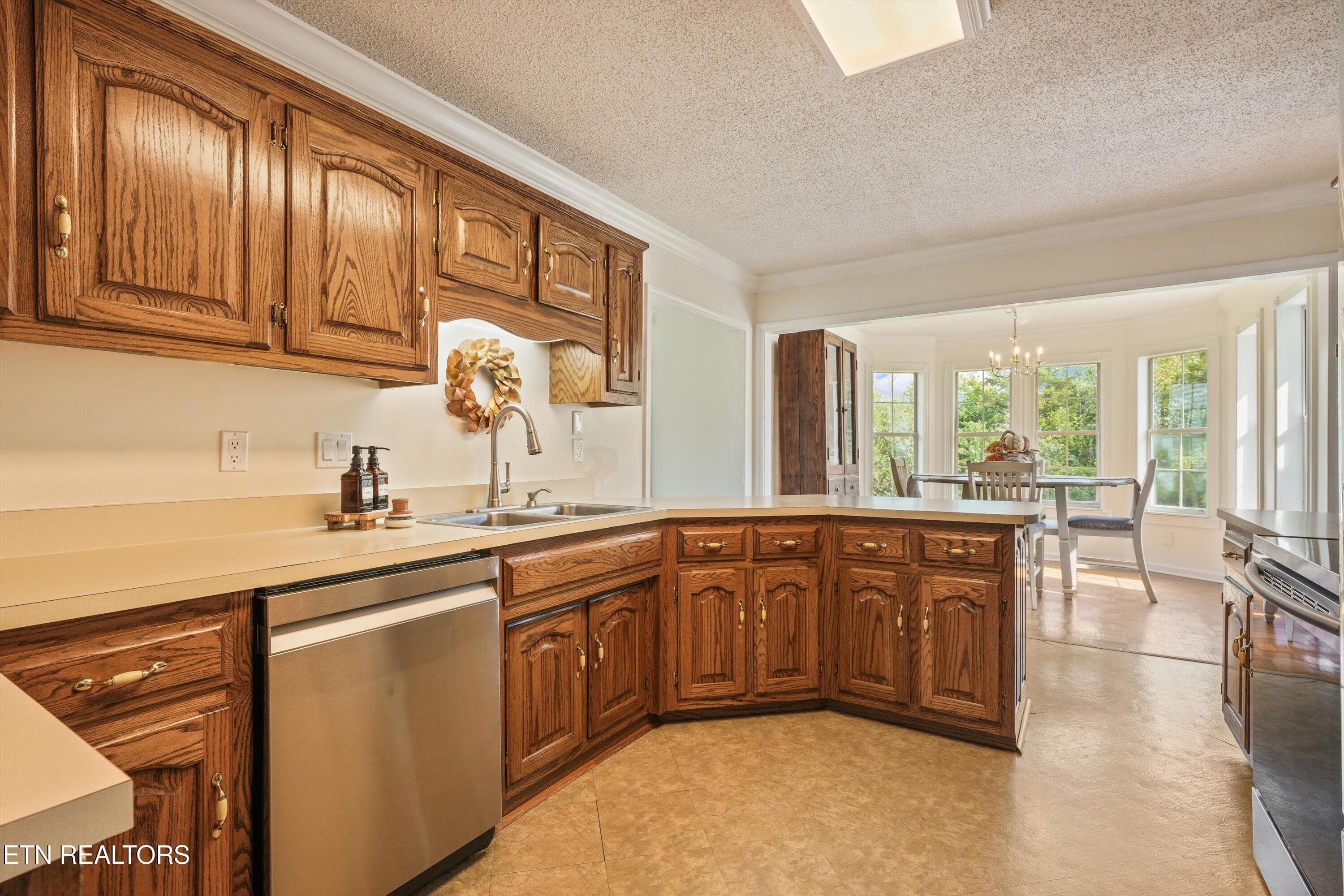 105 Ostenbarker - Kitchen - 105 Ostenbarker St, Maryville, TN 37804, Maryville