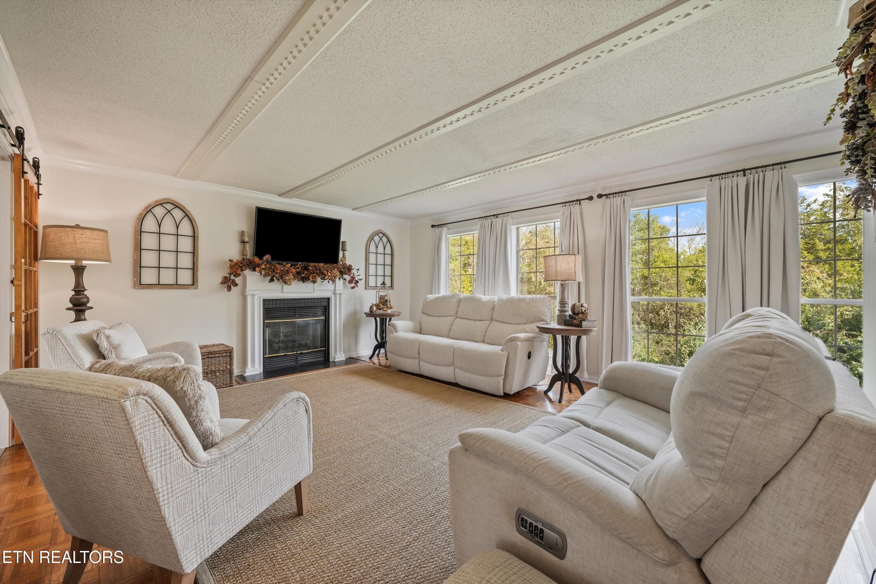105 Ostenbarker - Living - 105 Ostenbarker St, Maryville, TN 37804, Maryville