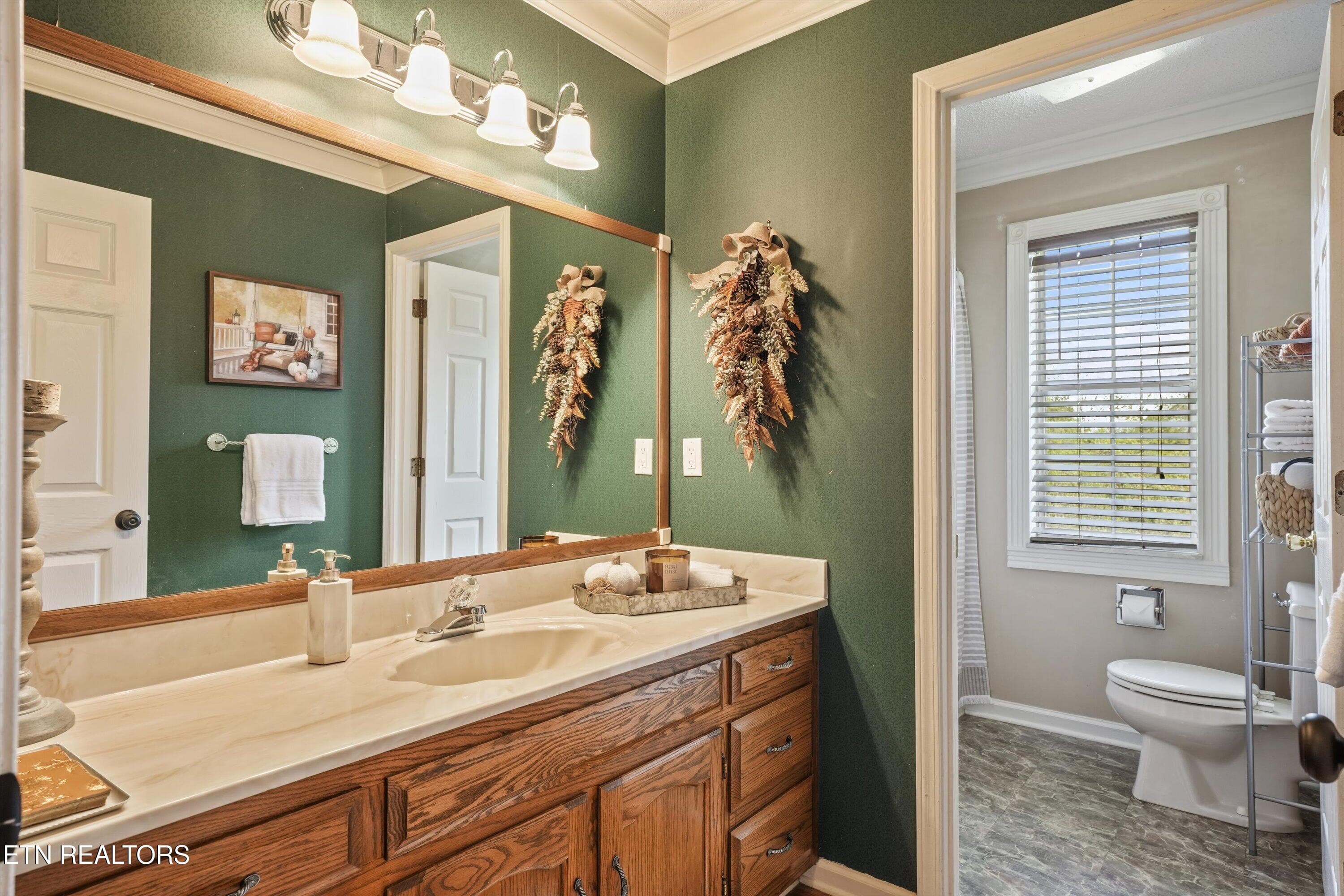 105 Ostenbarker - Upstairs Bathroom - 105 Ostenbarker St, Maryville, TN 37804, Maryville