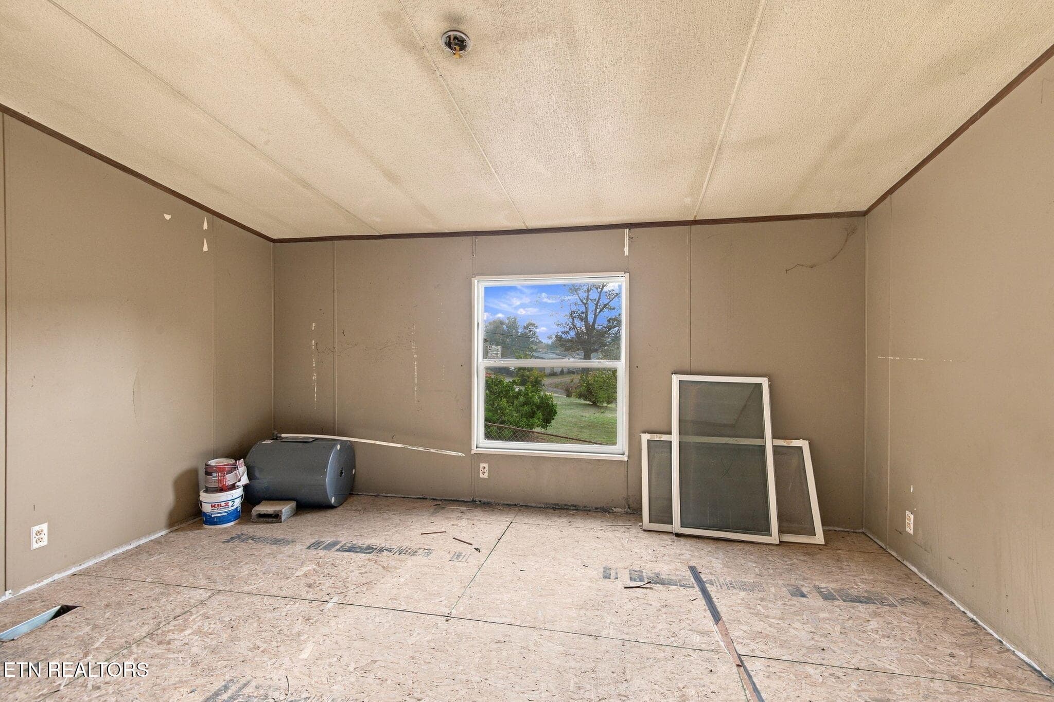 1-web-or-mls-01 - Primary Bedroom - Orig - 445 W Broad St, Clinton, TN 37716, Clinton