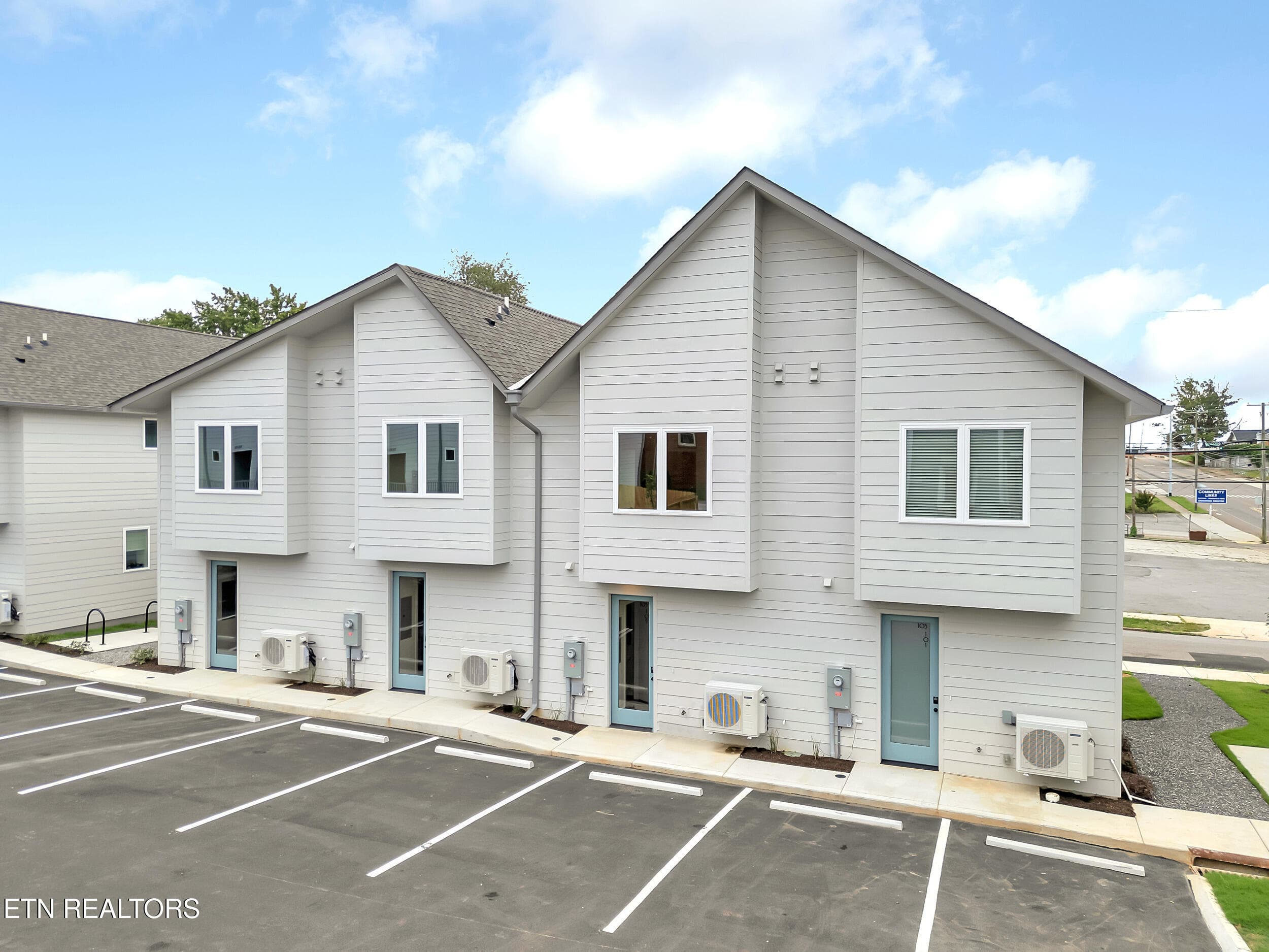 12_27 - 105 E Oldham Ave 102, Knoxville, TN 37917, Knoxville