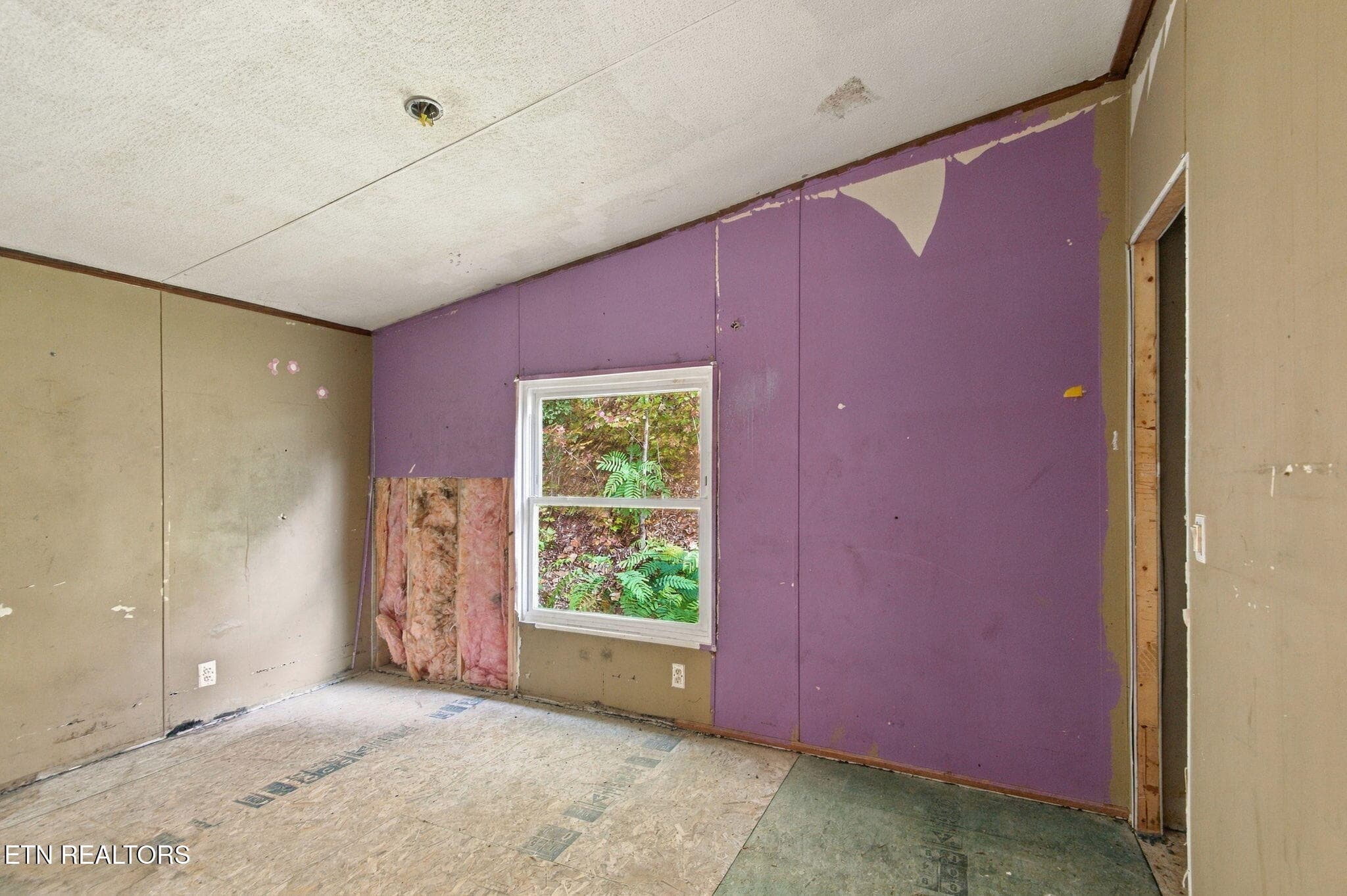 20-web-or-mls-9369 - Original - 445 W Broad St, Clinton, TN 37716, Clinton