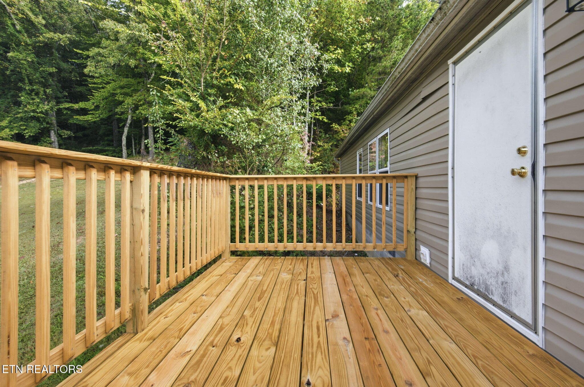 26-web-or-mls-9384 - Decluttered and Ren - 445 W Broad St, Clinton, TN 37716, Clinton