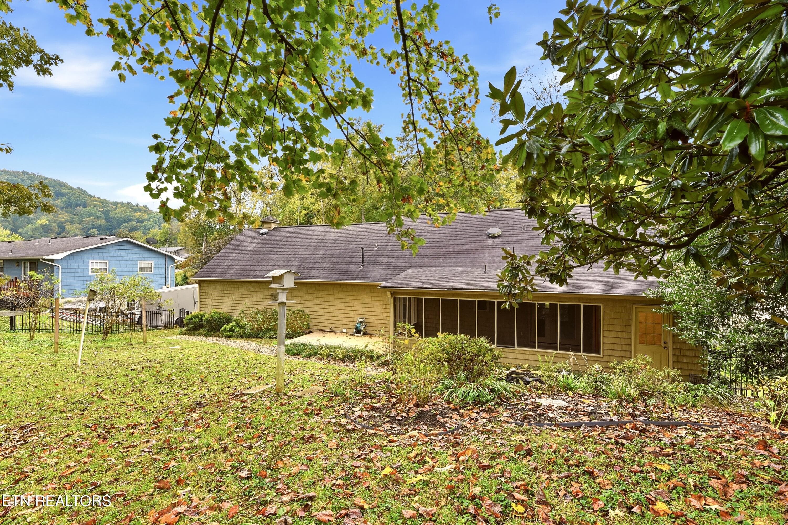 back of home - 618 Woodland Drive, Clinton, TN 37716, Clinton