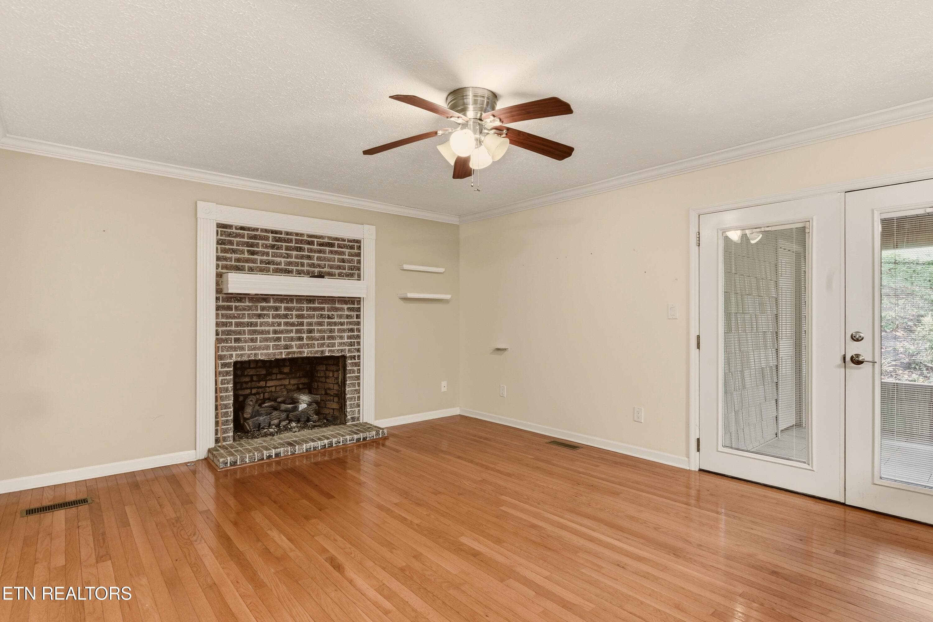 family room - 618 Woodland Drive, Clinton, TN 37716, Clinton