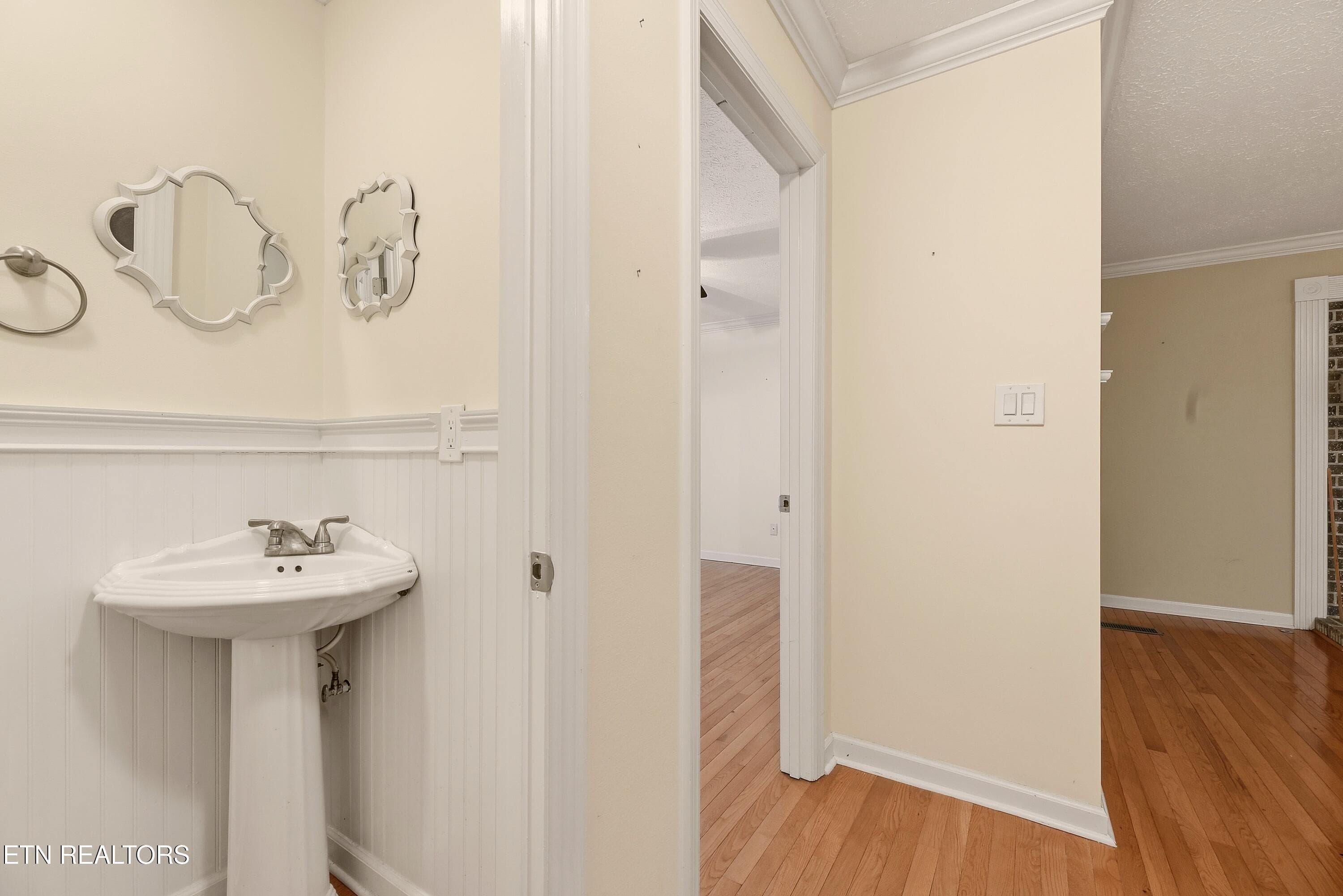 half bath downstairs - 618 Woodland Drive, Clinton, TN 37716, Clinton