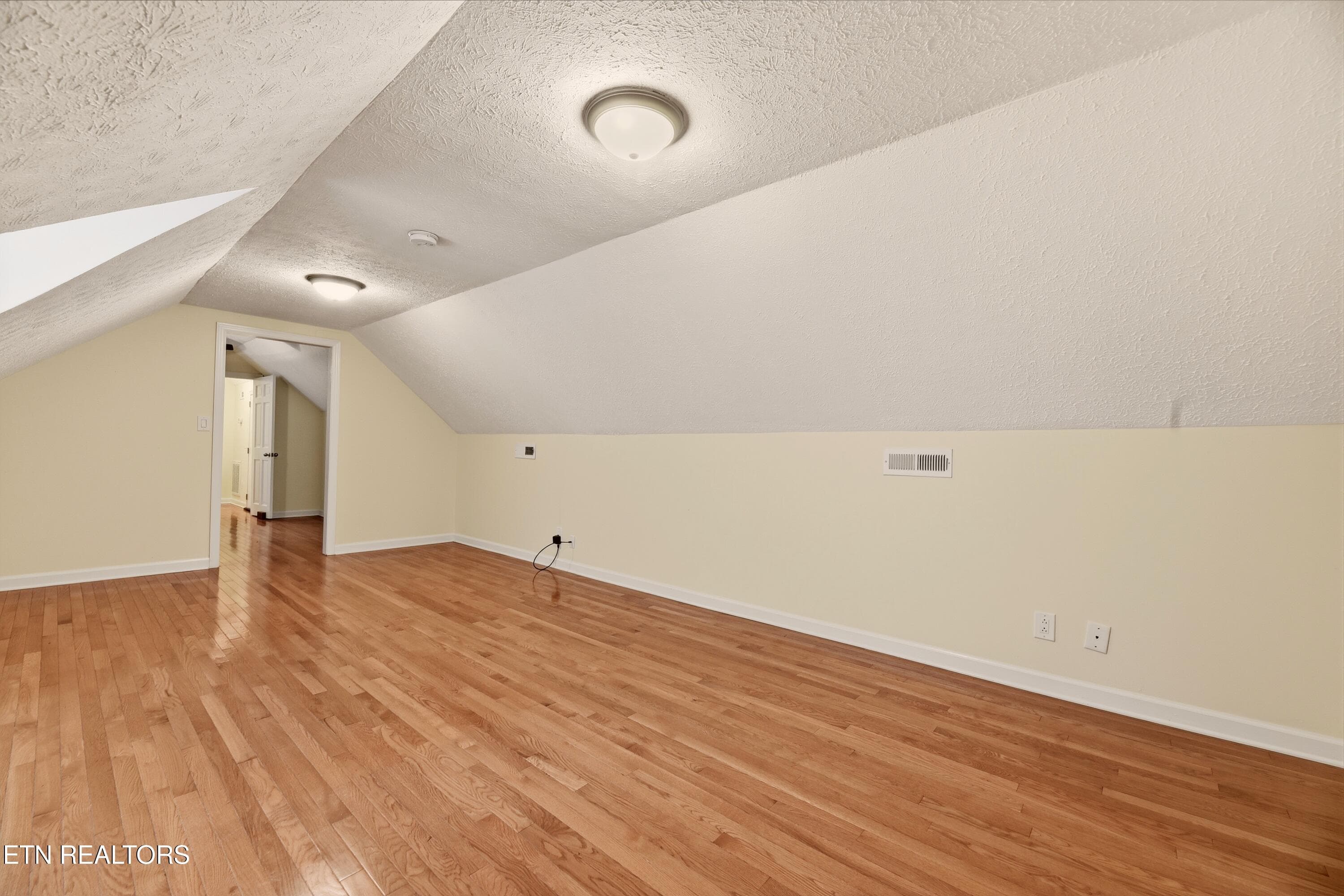 bonus room or office space - 618 Woodland Drive, Clinton, TN 37716, Clinton