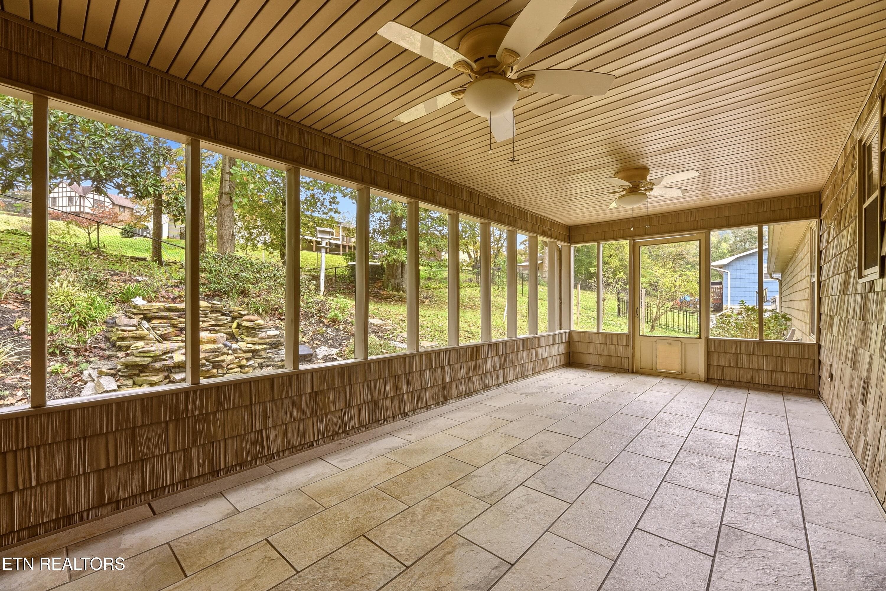 screened porch - 618 Woodland Drive, Clinton, TN 37716, Clinton