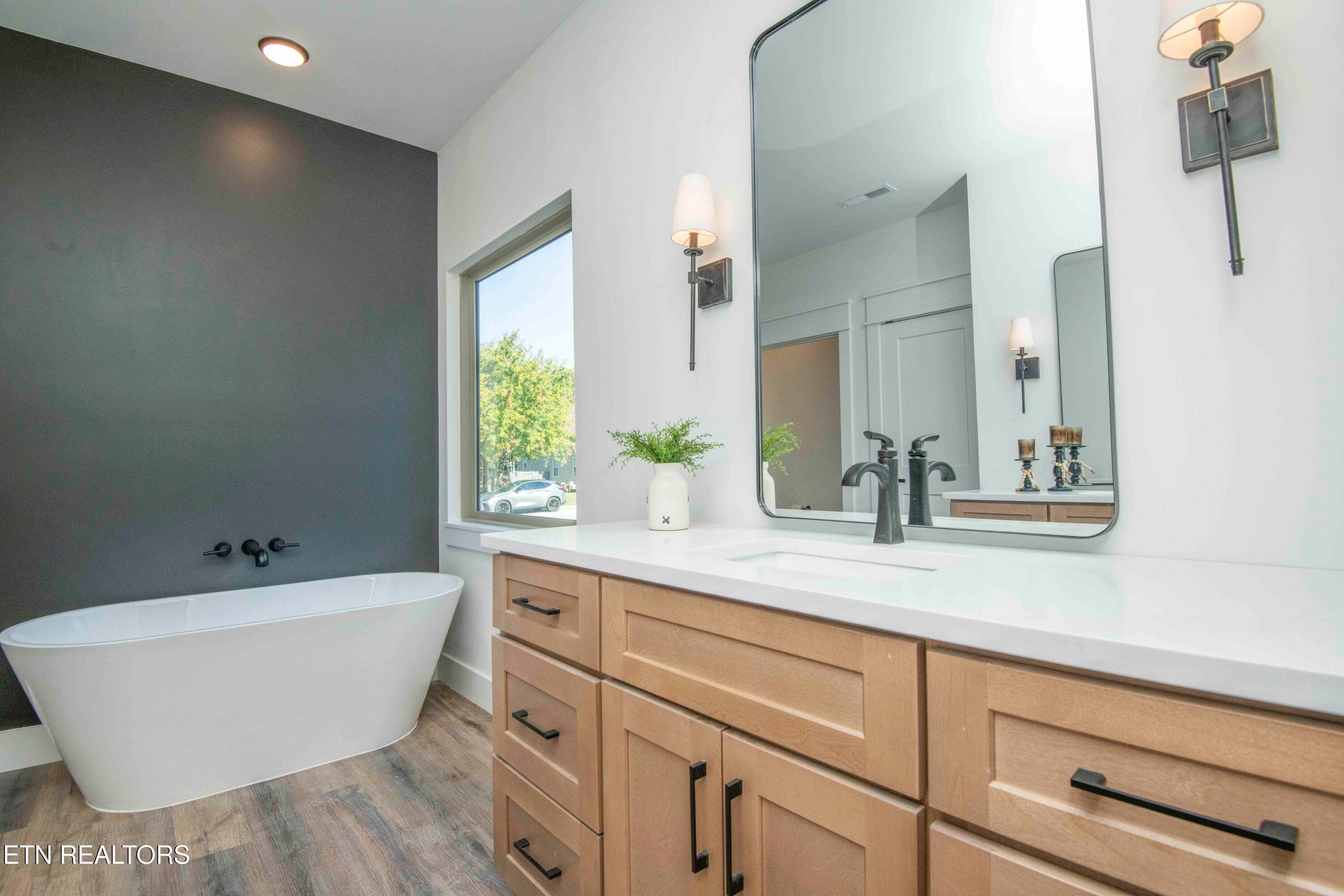 master bath 5_1 - 502 Hillside Lane, Lenoir City, TN 37771, Lenoir City