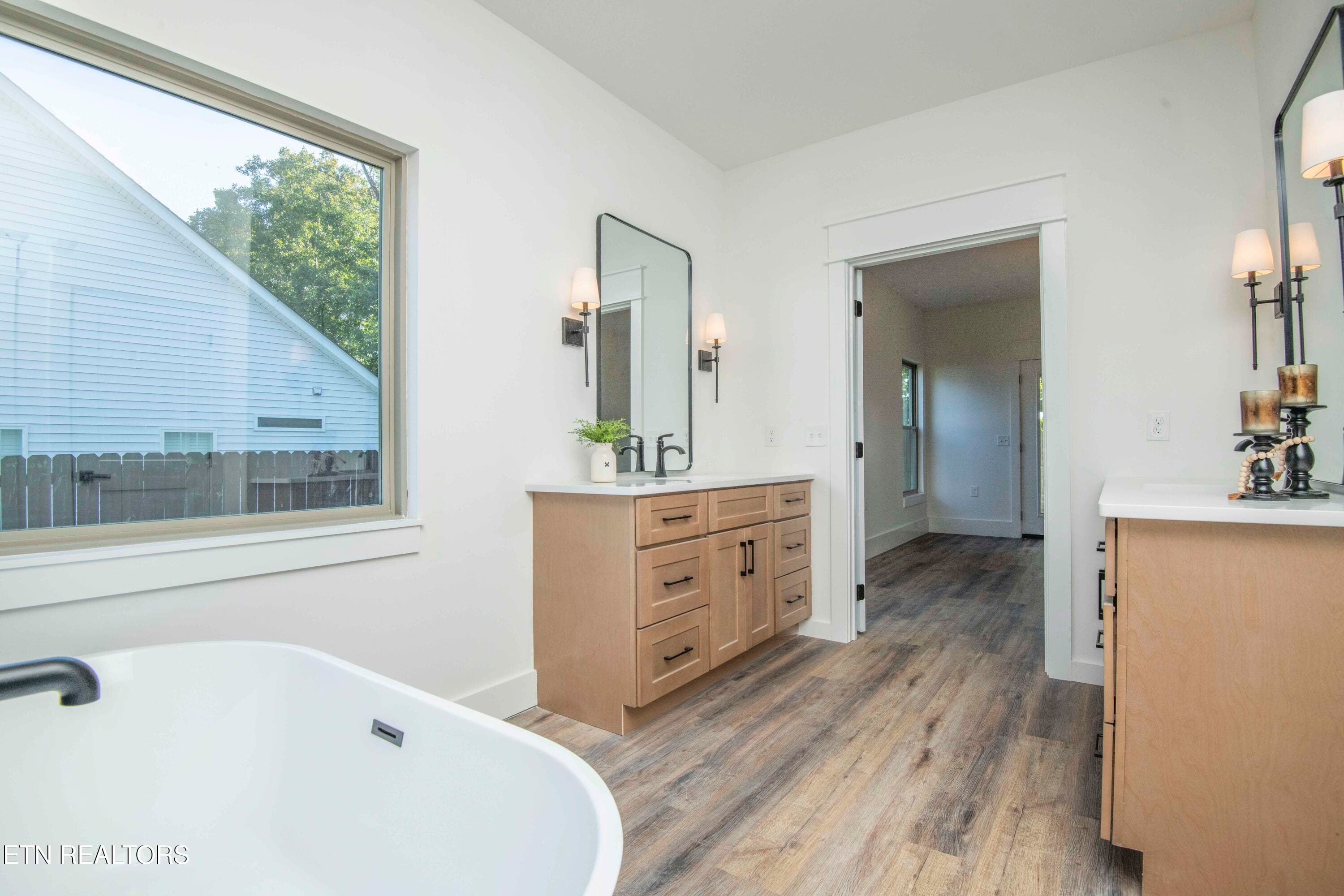 master bath_1 - 502 Hillside Lane, Lenoir City, TN 37771, Lenoir City