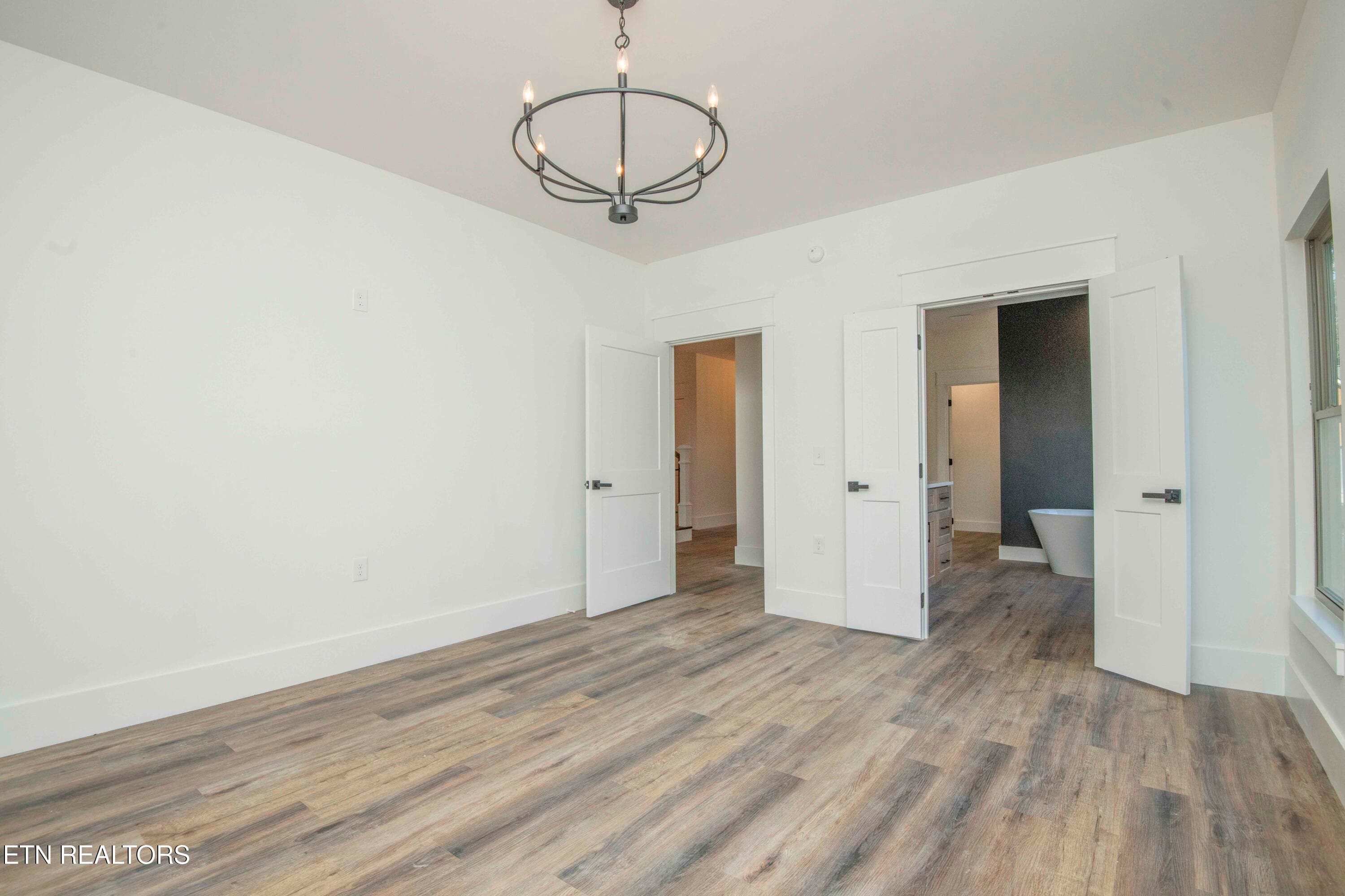 master bed 1_1 - 502 Hillside Lane, Lenoir City, TN 37771, Lenoir City