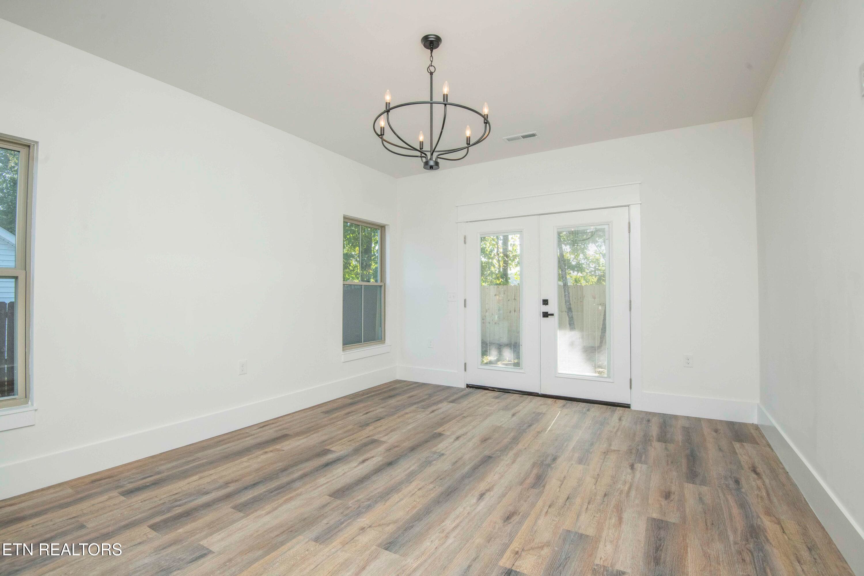 master bed 3_1 - 502 Hillside Lane, Lenoir City, TN 37771, Lenoir City