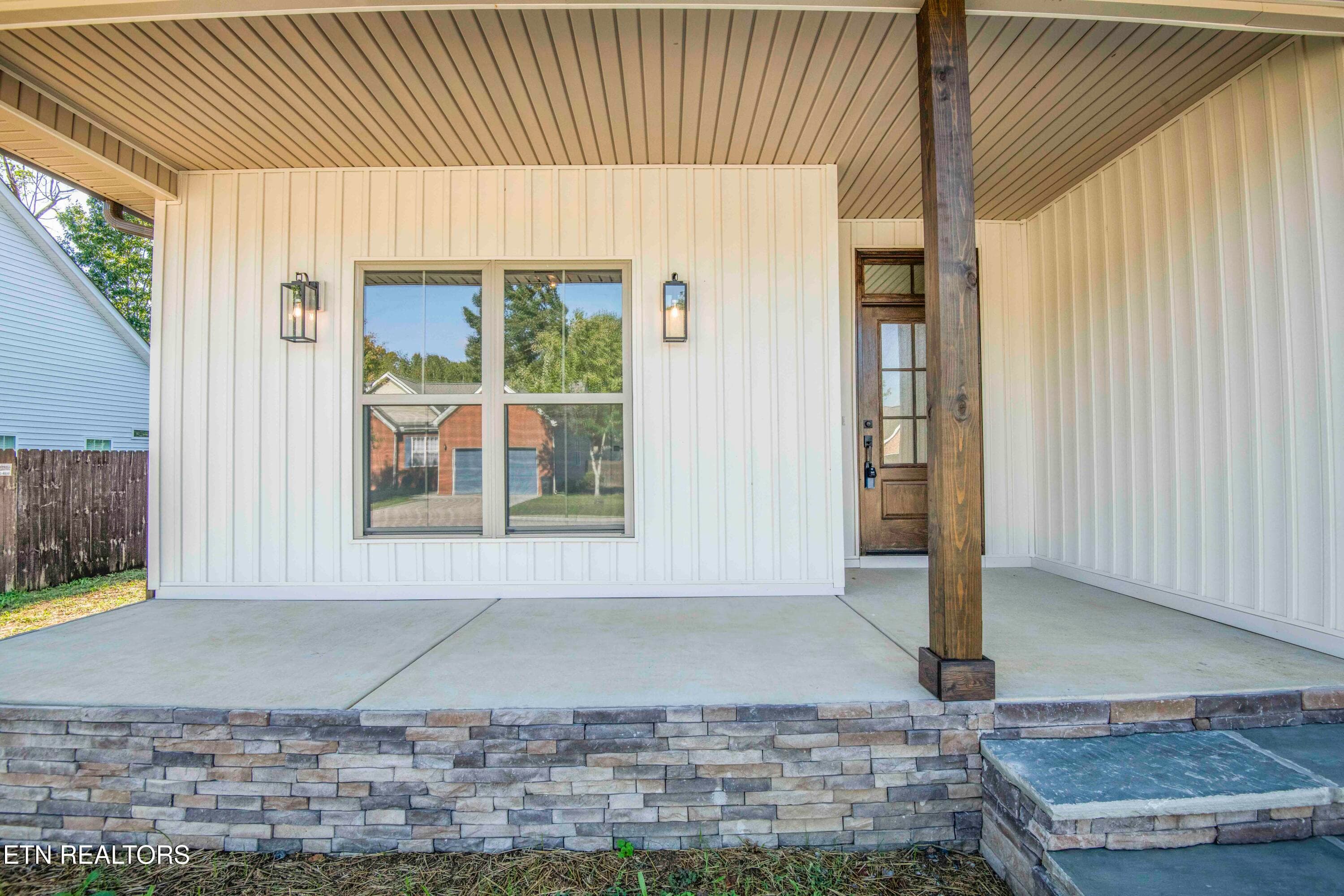 porch_1 - 502 Hillside Lane, Lenoir City, TN 37771, Lenoir City