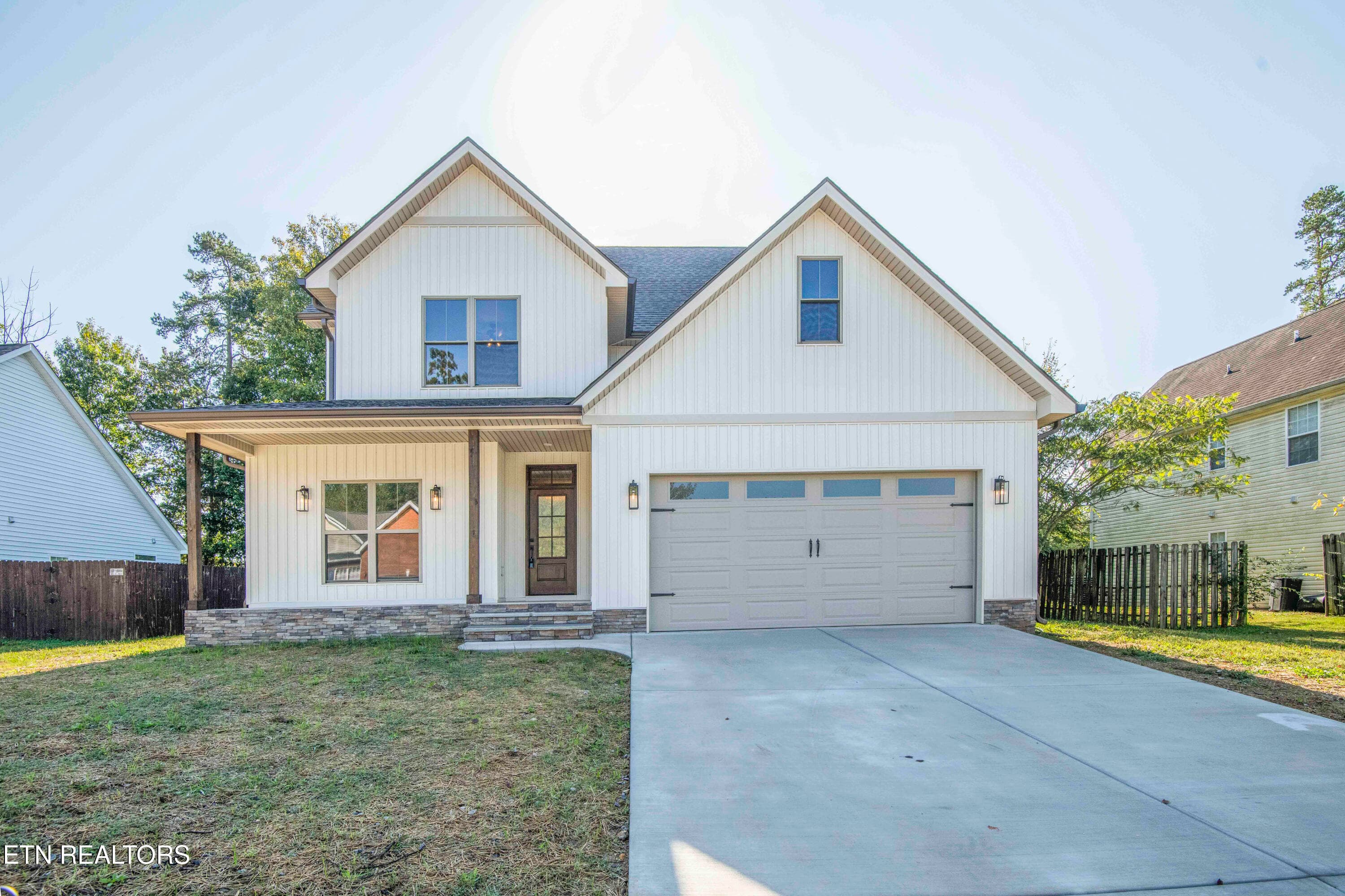 502 Hillside Lane, Lenoir City, TN 37771