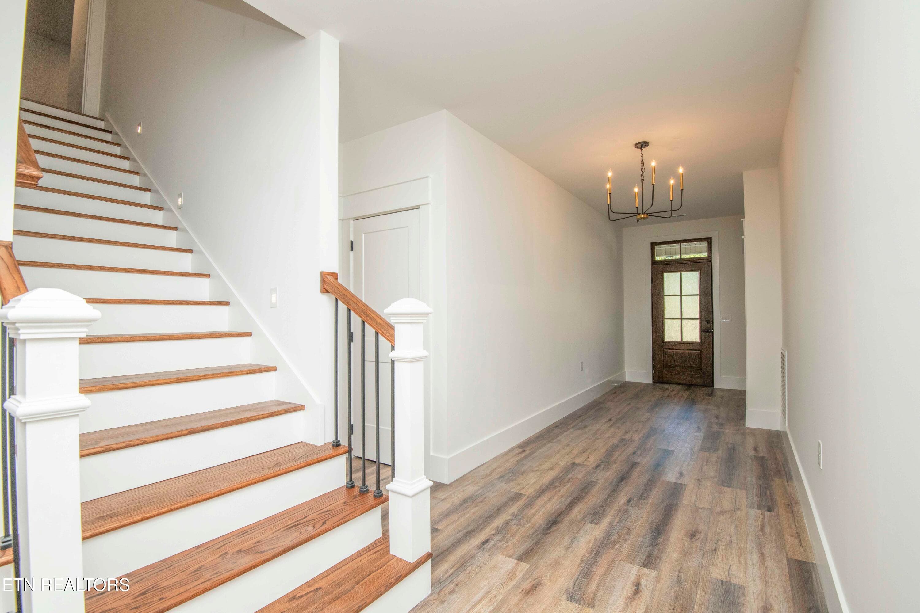 foyer 1_1 - 502 Hillside Lane, Lenoir City, TN 37771, Lenoir City