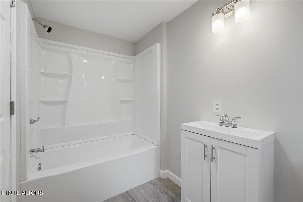 19-Bathroom - 511 Ben Hur Ave, Knoxville, TN 37915, Knoxville