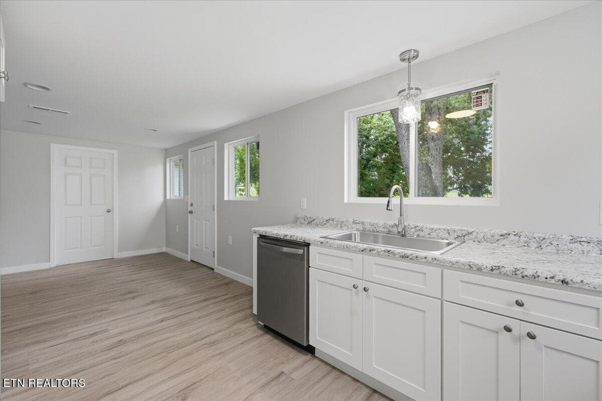 10-Kitchen - 511 Ben Hur Ave, Knoxville, TN 37915, Knoxville