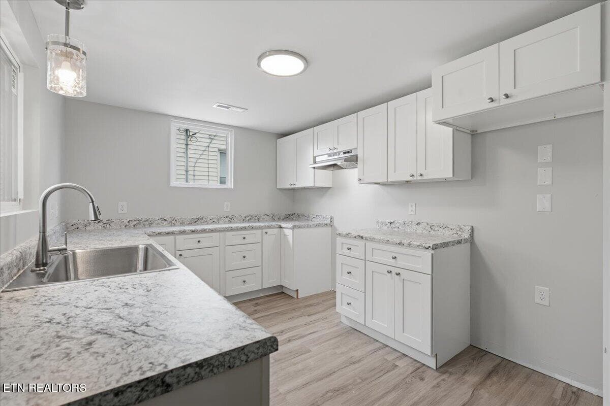 09-Kitchen - 511 Ben Hur Ave, Knoxville, TN 37915, Knoxville